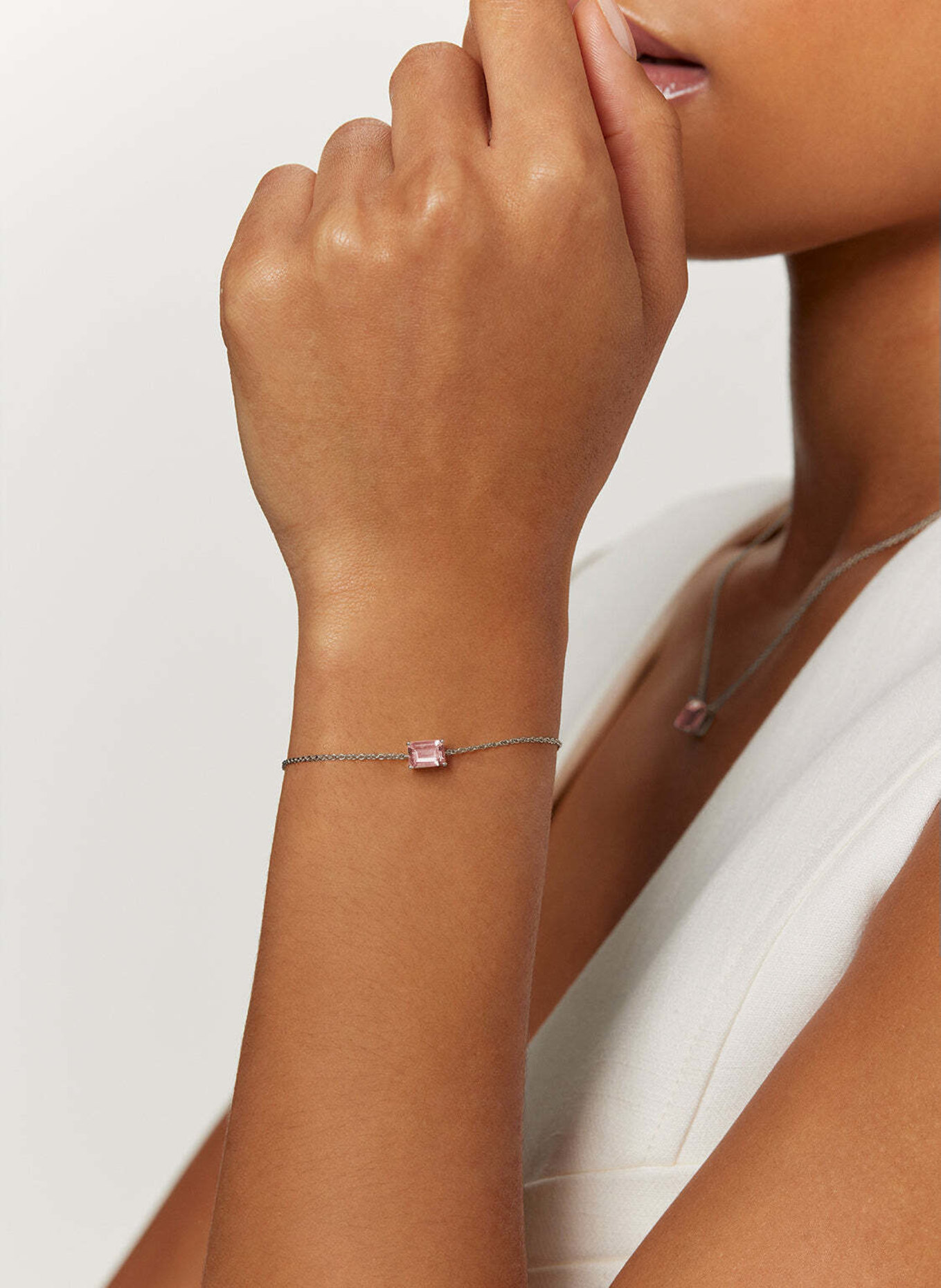 VEYNOU Armband ROSIE aus 14 Karat Weißgold und 1.00ct. lab-grown Morganit: WEISSGOLD