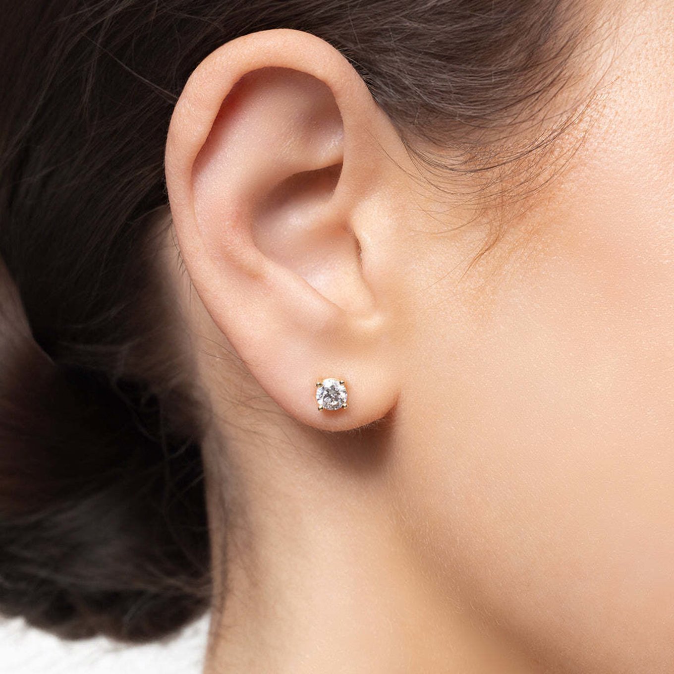 VEYNOU Ohrstecker ELLA aus 14 Karat Weißgold und 0,72ct. Diamanten: WEISSGOLD