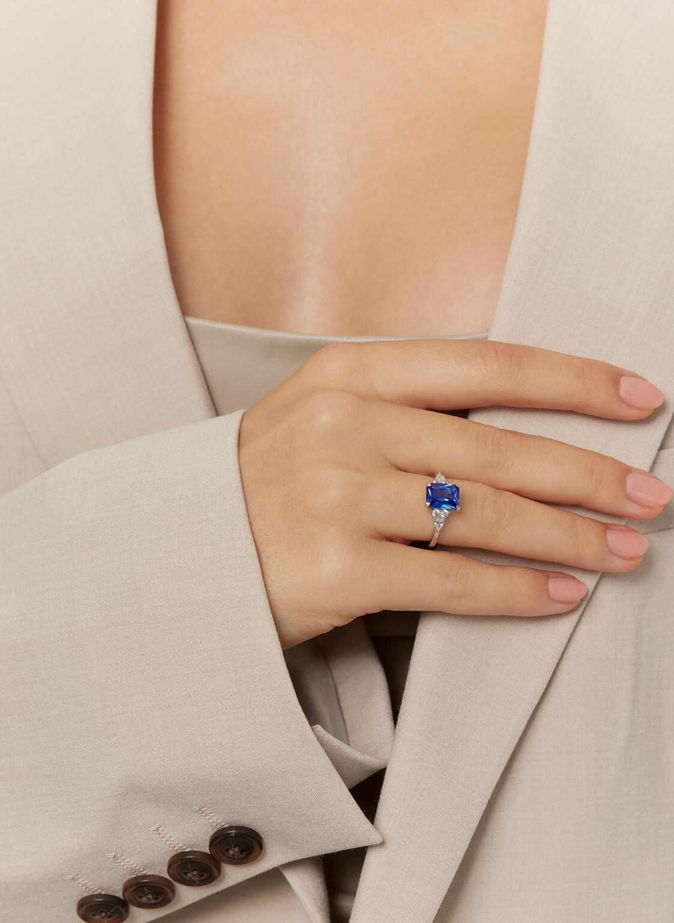 VEYNOU Ring AVA aus 14 Karat Weißgold und 2,0ct. Saphir und Lab-Grown Diamanten: WEISSGOLD