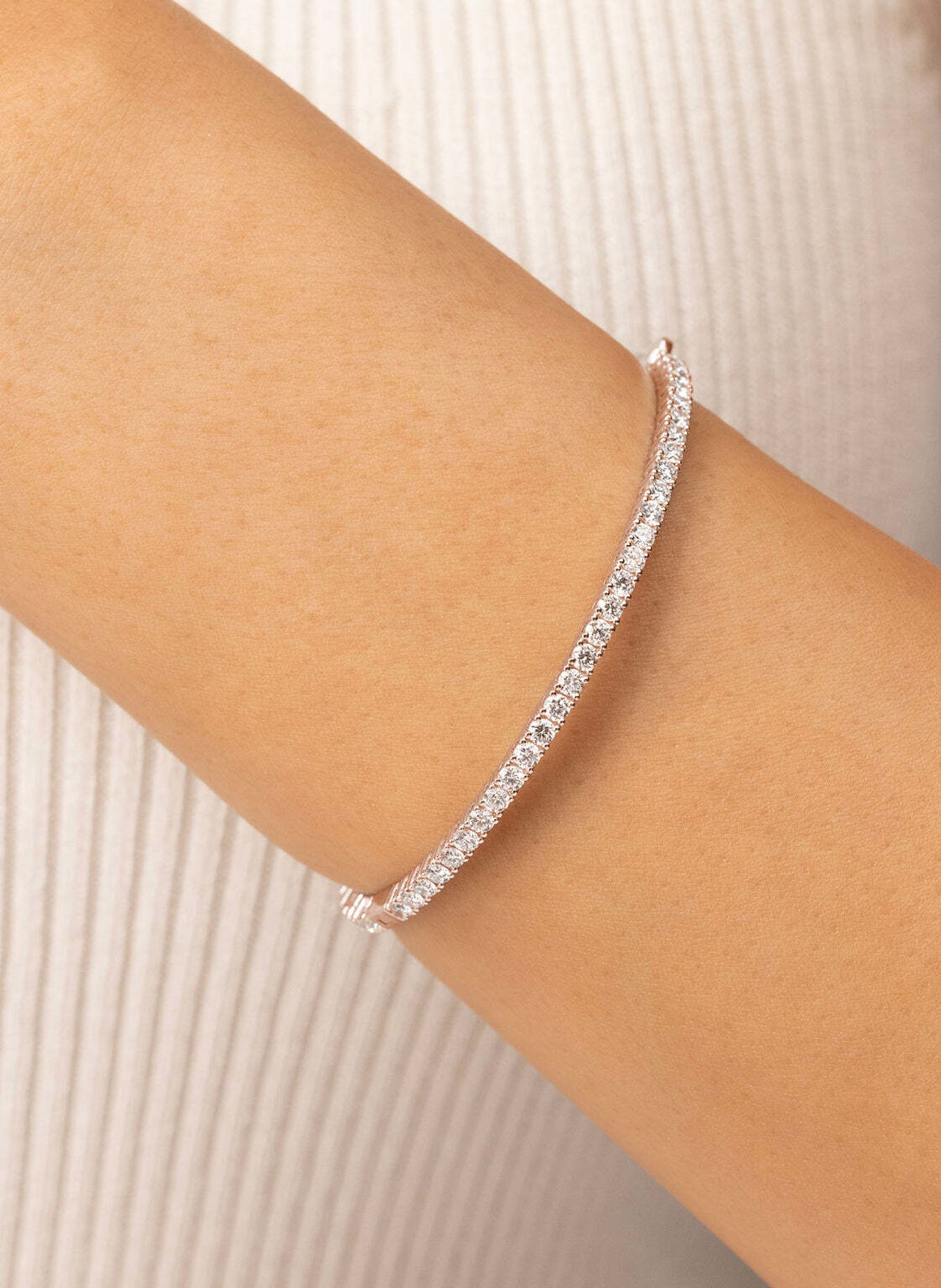 VEYNOU Armreif ETERNAL aus 14 Karat Roségold und 4,0ct. Lab-Grown Diamanten: ROSÉGOLD