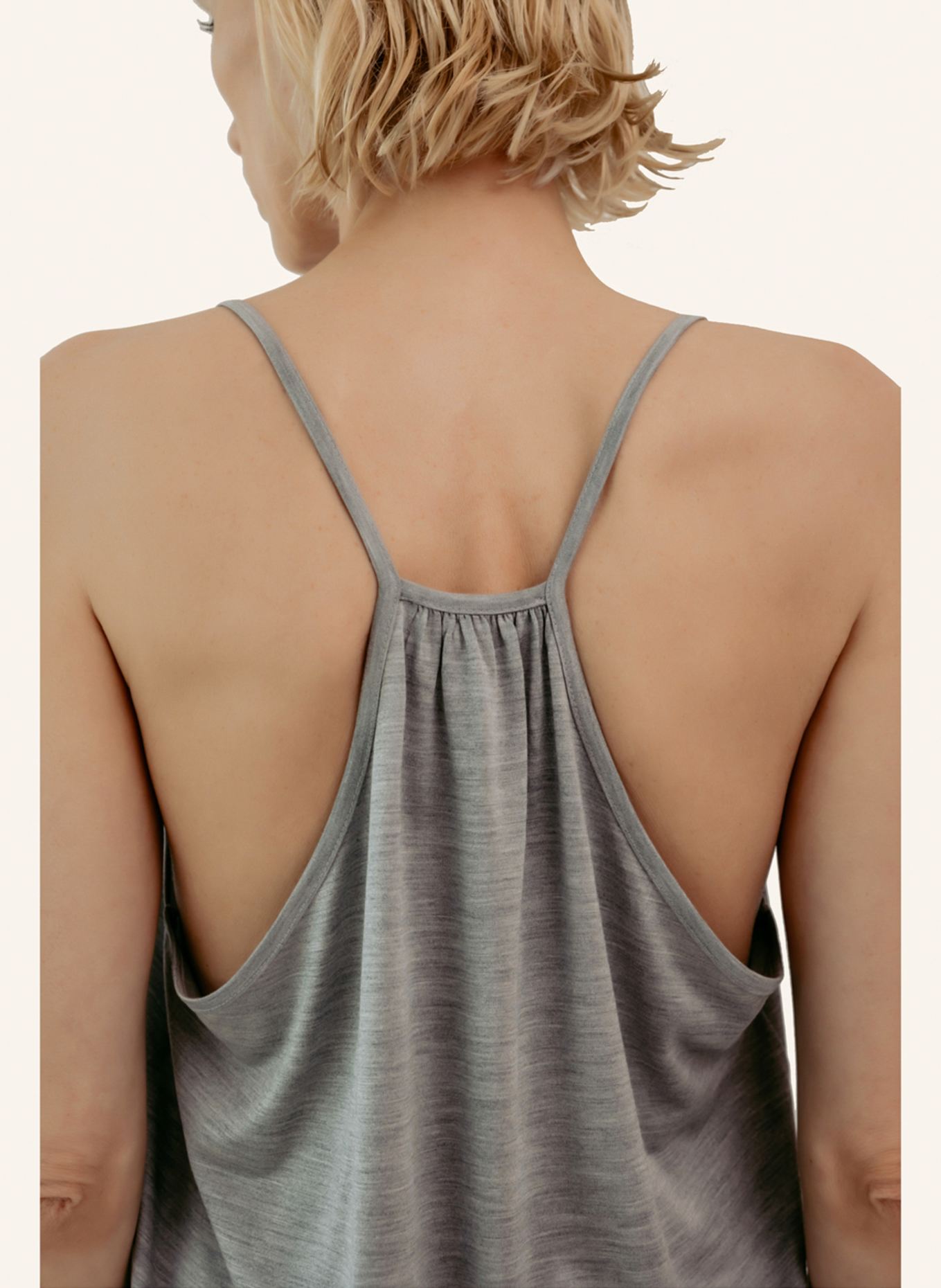 Helene Galwas Tragertop aus Seidenjersey ILARIA: GRAU