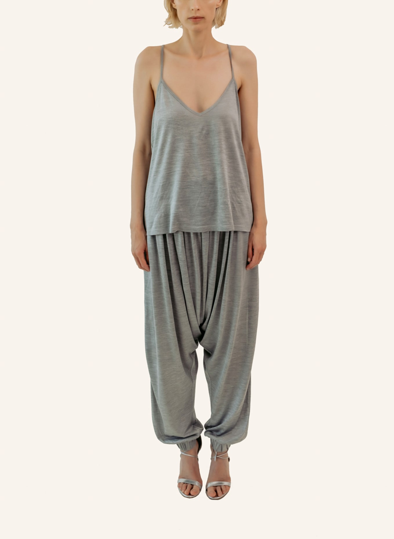 Helene Galwas Tragertop aus Seidenjersey ILARIA: GRAU