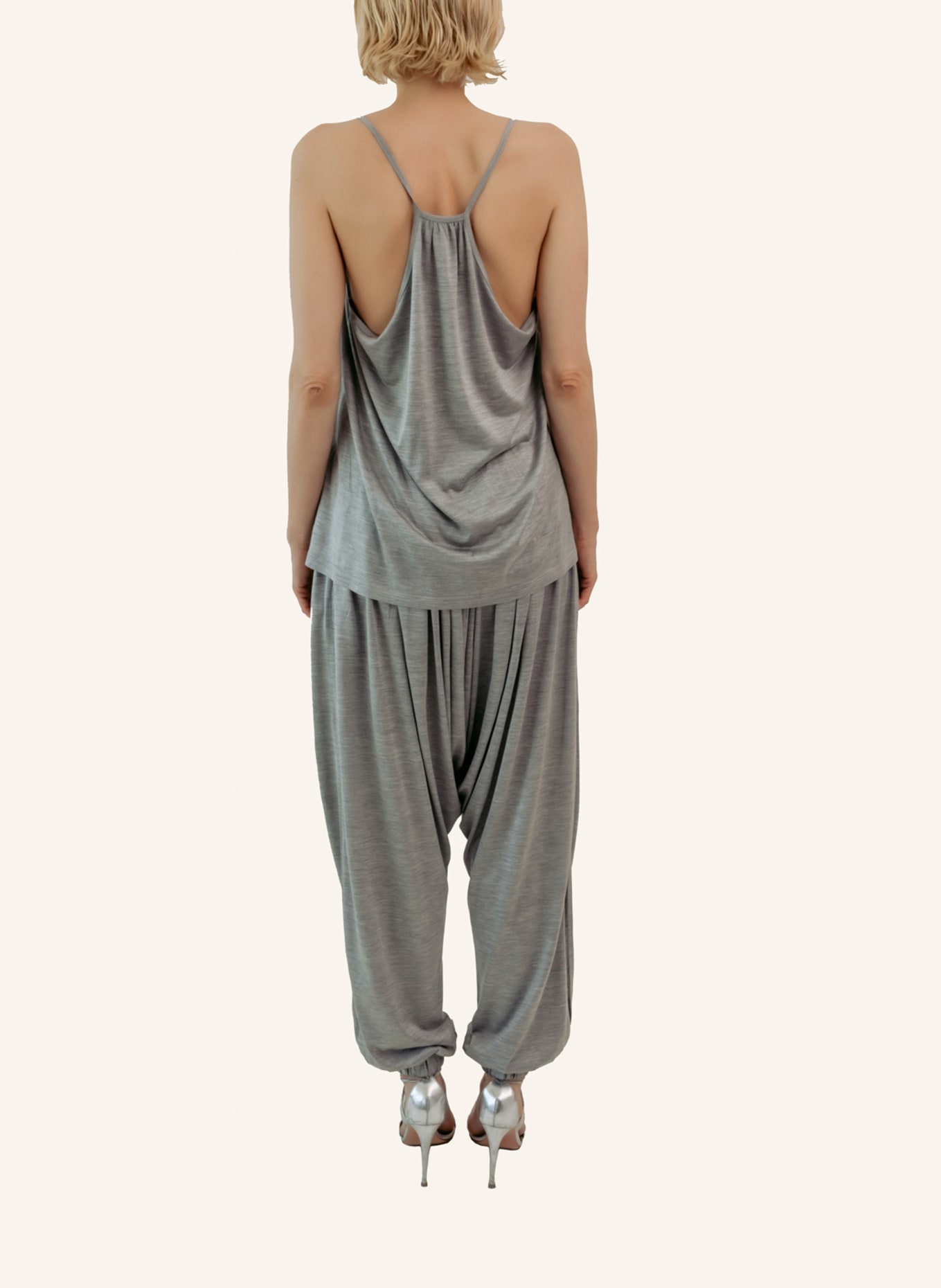 Helene Galwas Tragertop aus Seidenjersey ILARIA: GRAU