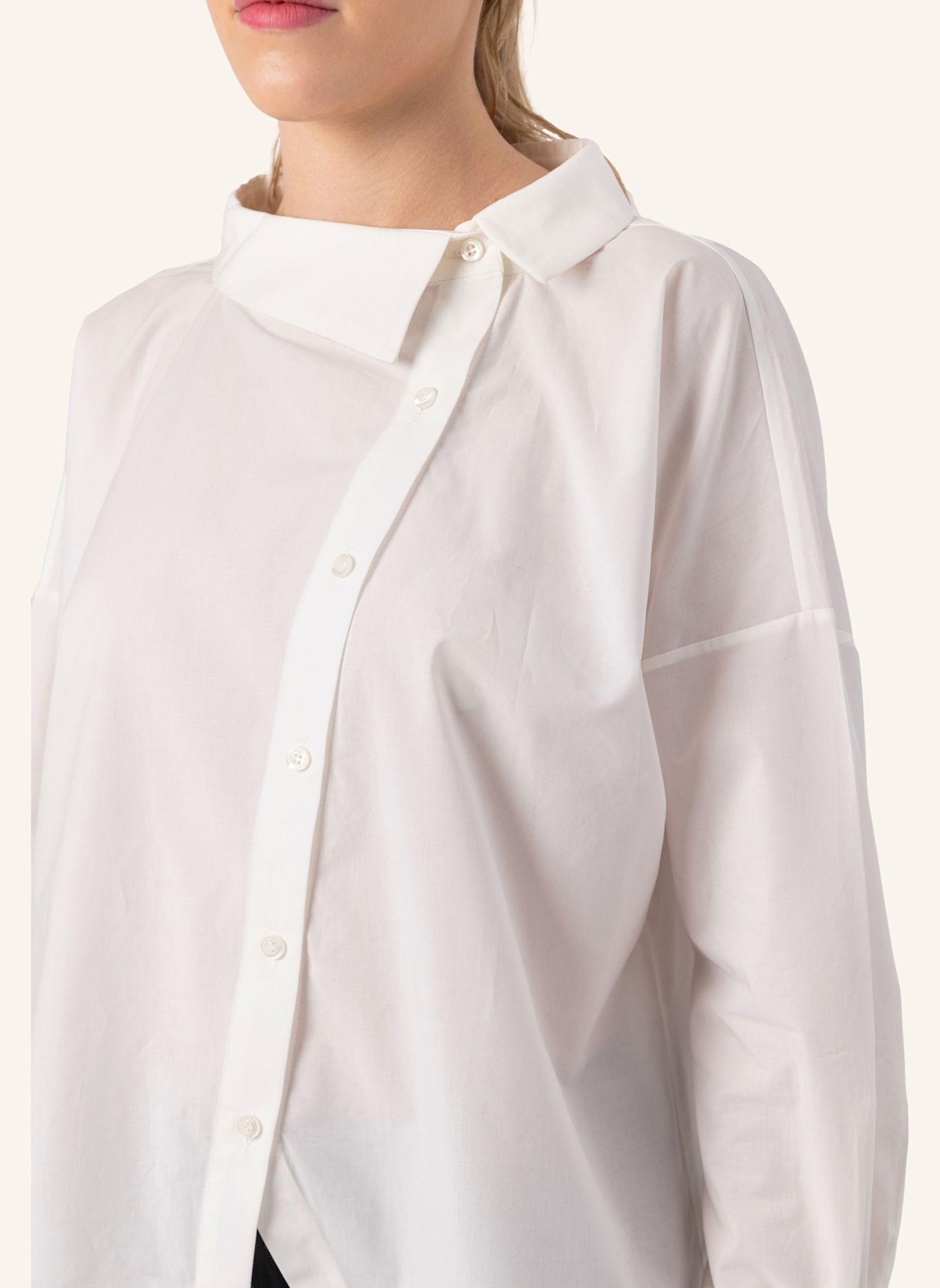 Helene Galwas Lockere Bluse mit Stehkragen JACKIE: WEISS