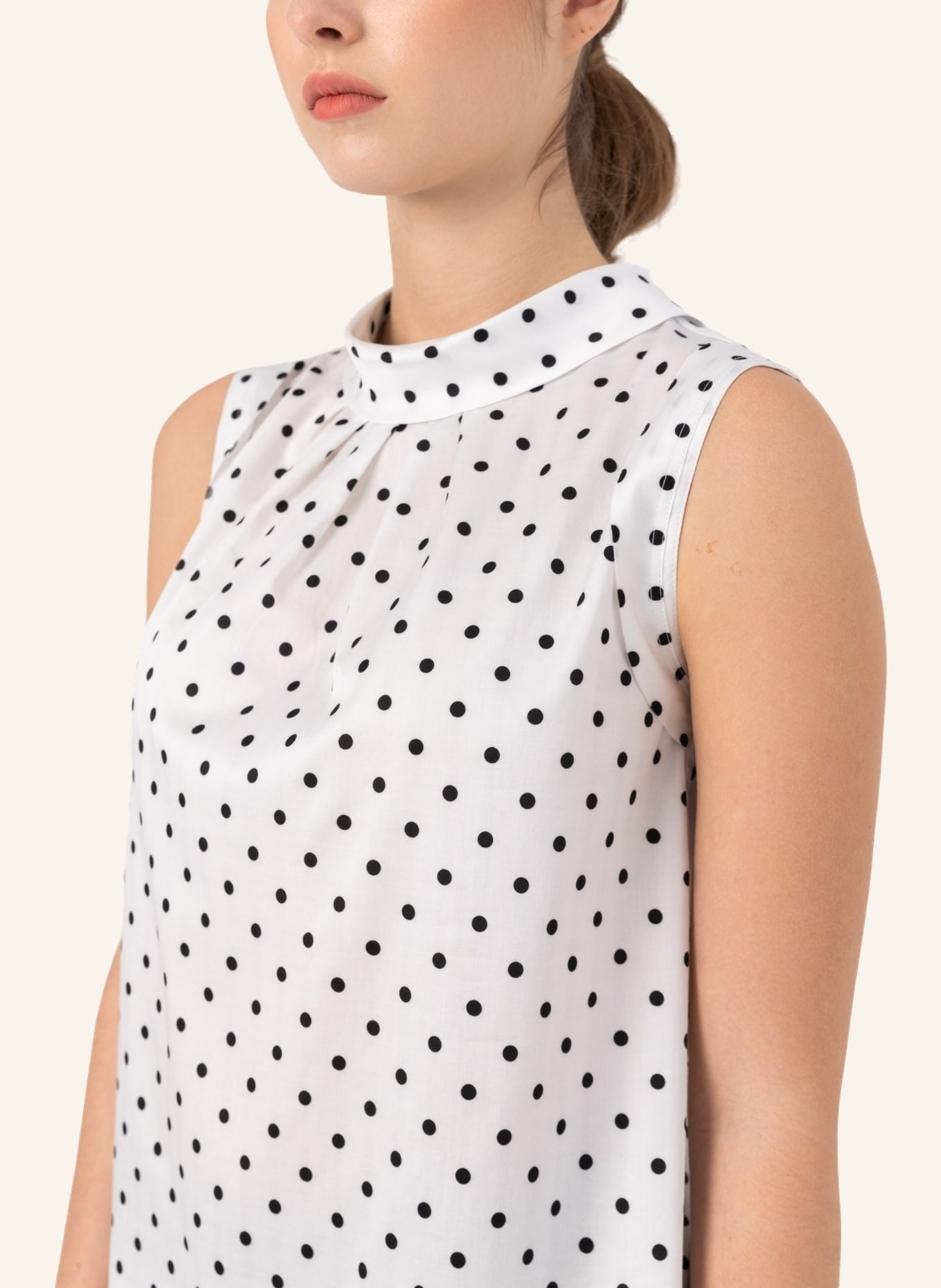 Helene Galwas Ärmellose Bluse aus Baumwolle BENICE: WEISS/ SCHWARZ