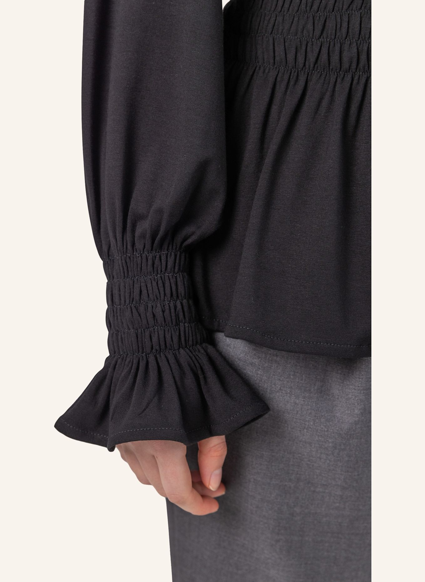 Helene Galwas Longsleeve mit Rundhalsausschnitt JANINA: SCHWARZ