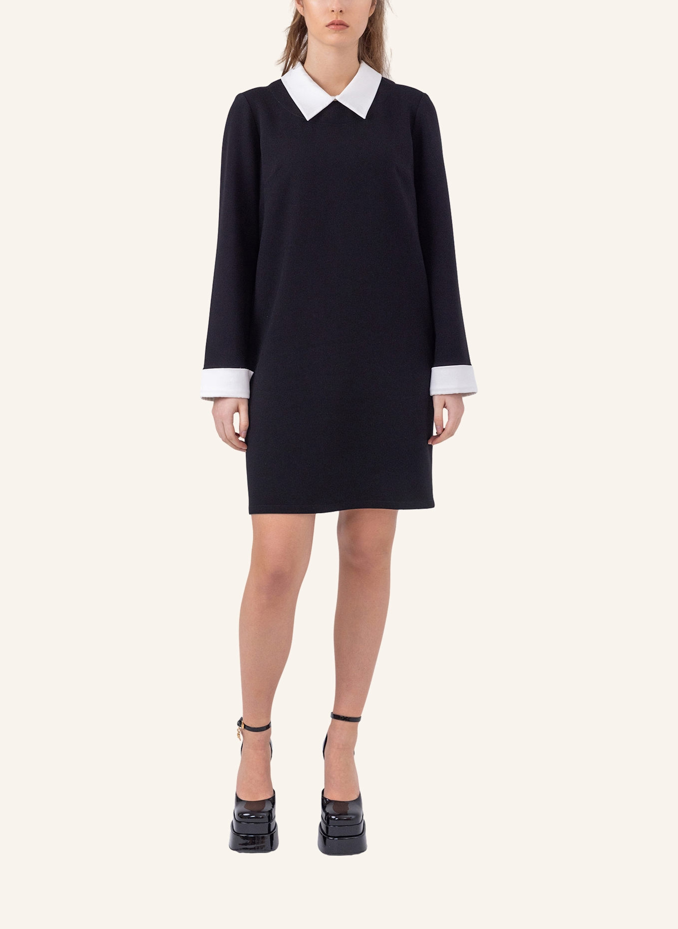 Helene Galwas Minikleid mit lockerem Schnitt JENIS: SCHWARZ