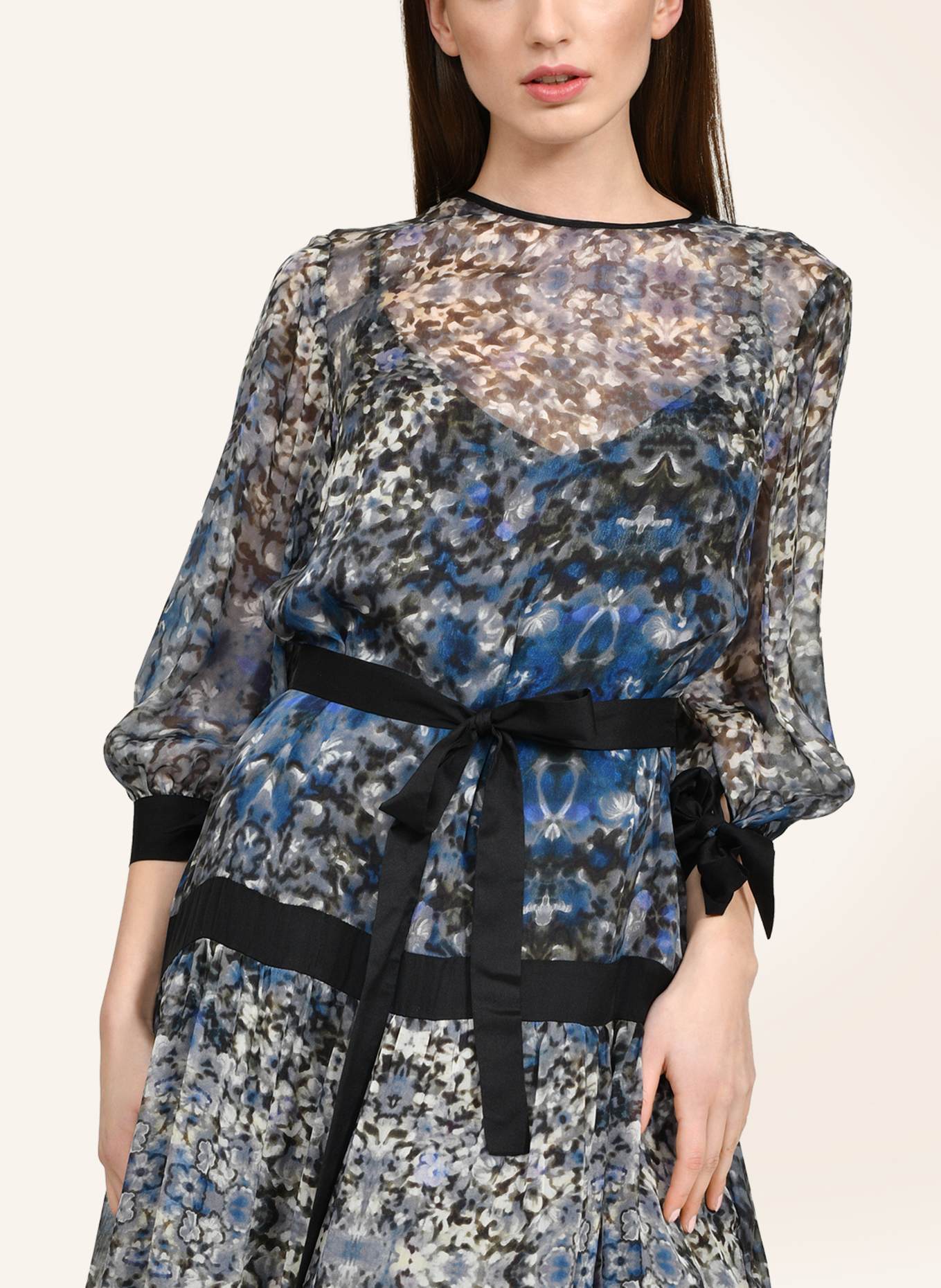 Helene Galwas Seidenkleid mit abnehmbaren Volants BENITA: BLAU