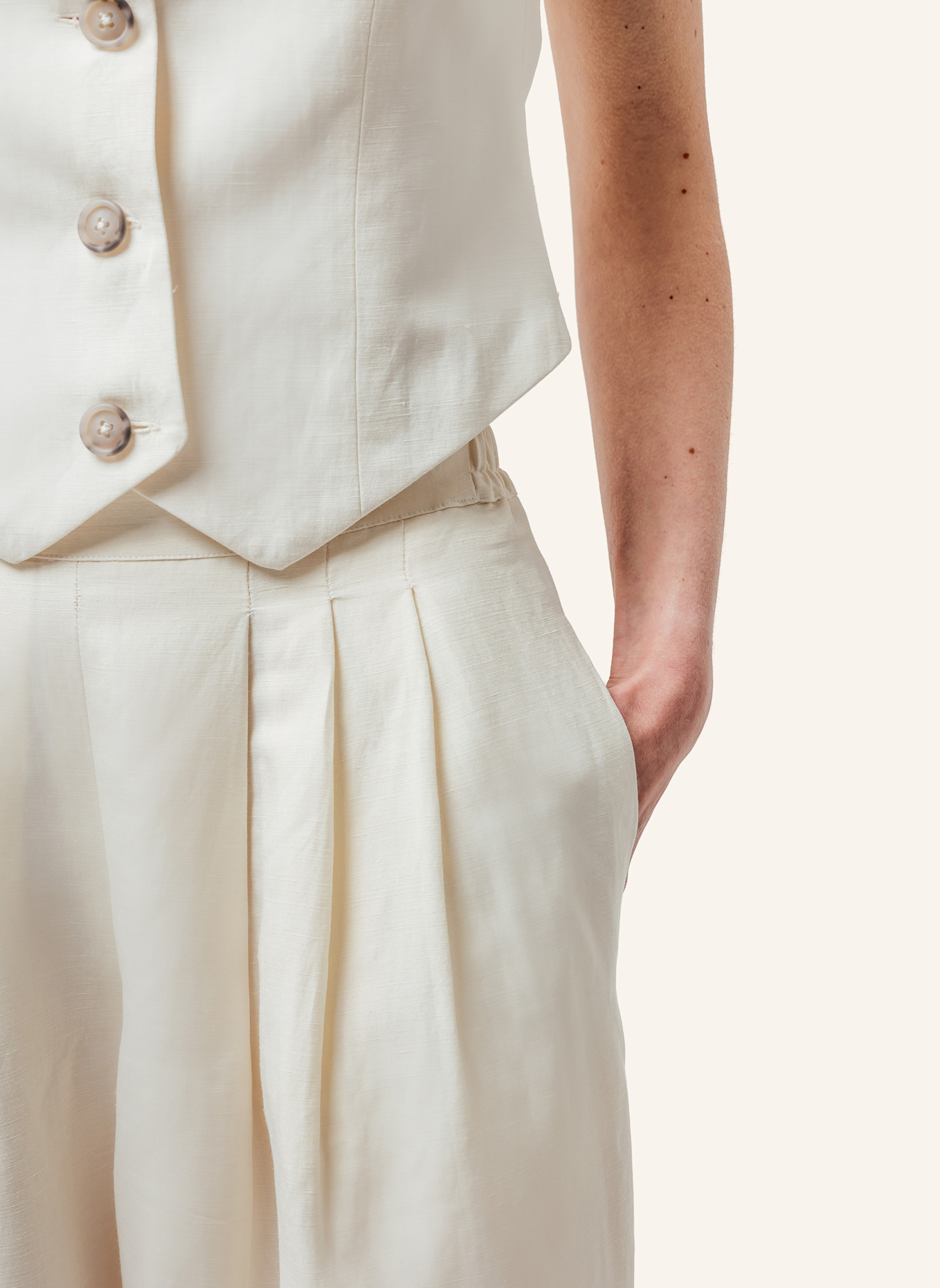 Helene Galwas Taillierte Weste KENDY: WEISS