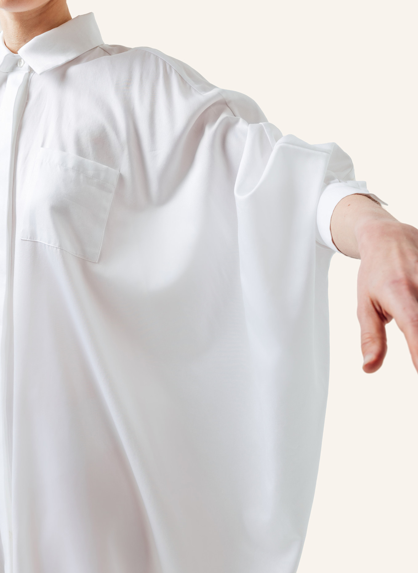 Helene Galwas Weites Maxikleid KADA: WEISS