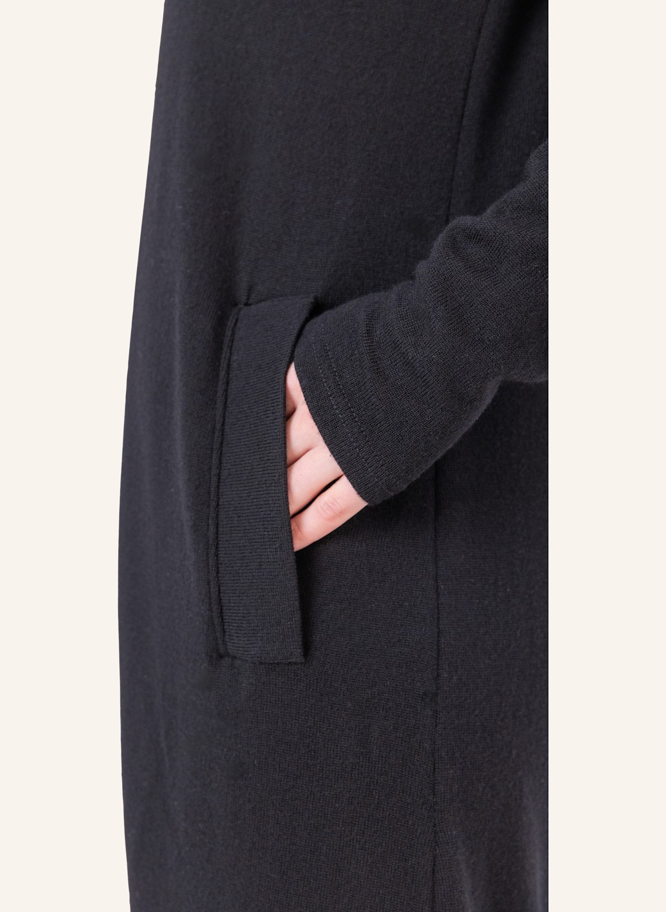 Helene Galwas Kleid aus Wolle CHLOÉRE: SCHWARZ