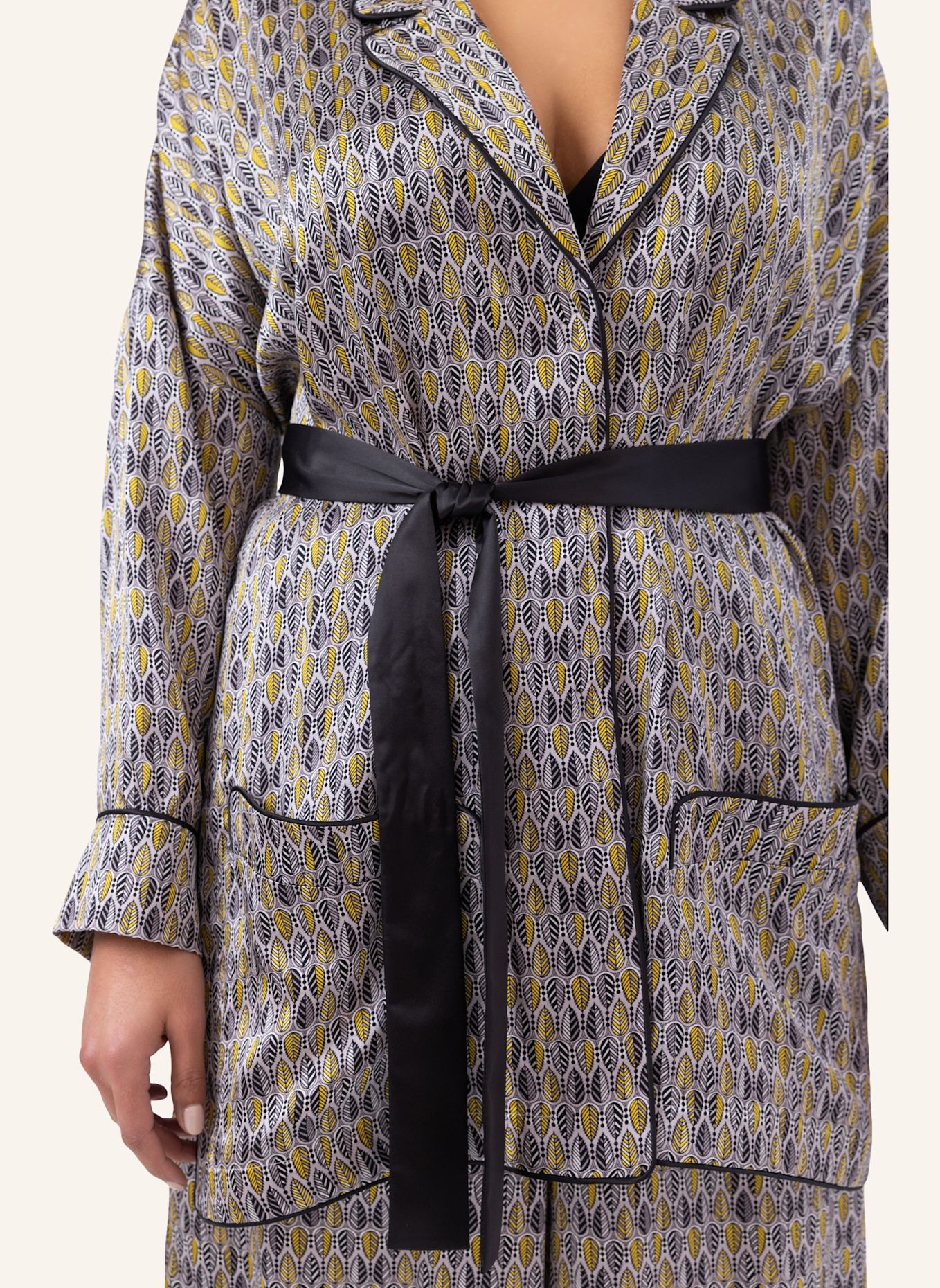 Helene Galwas Blusenjacke aus Seidensatin JANI: SILBER