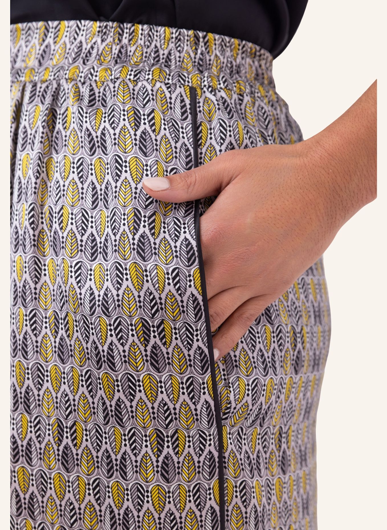 Helene Galwas Hose aus Seidensatin JARA: SILBER