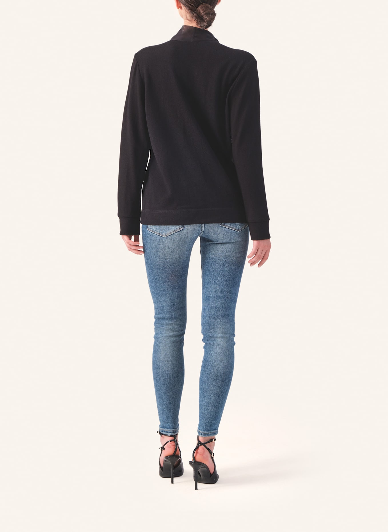 Helene Galwas Pullover mit V-Ausschnitt JUNA: SCHWARZ