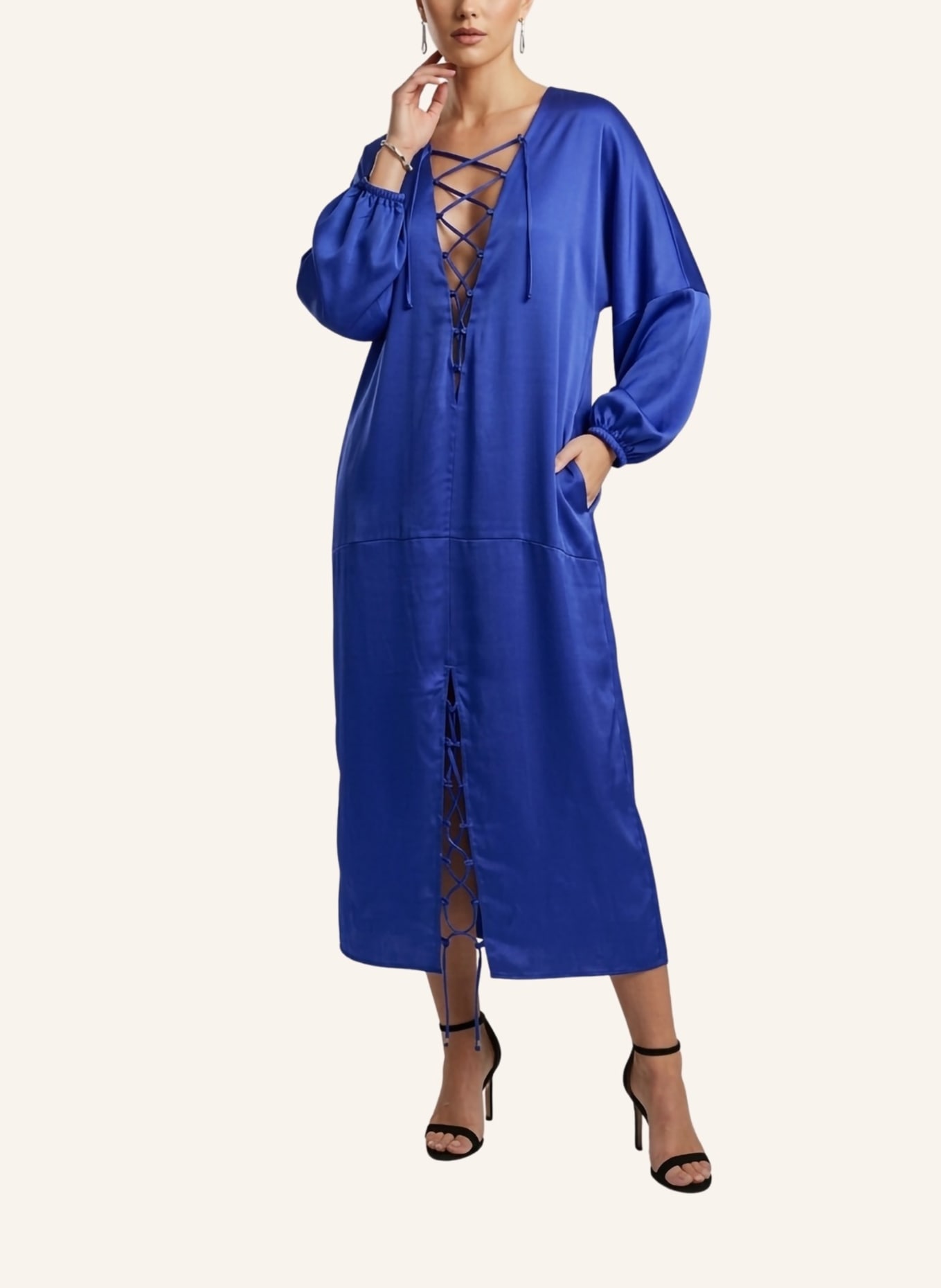 Helene Galwas Kleid aus Satinseide IVANARE: BLAU