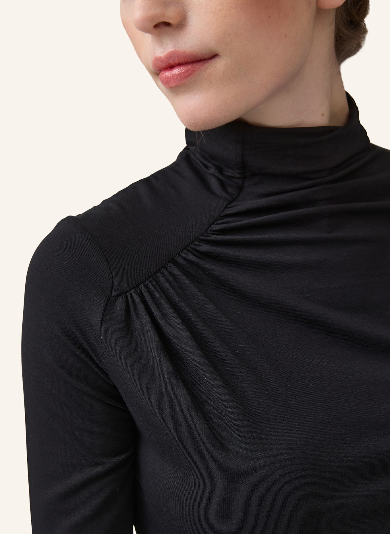 Helene Galwas Figurbetontes Longsleeve LETITIA: SCHWARZ
