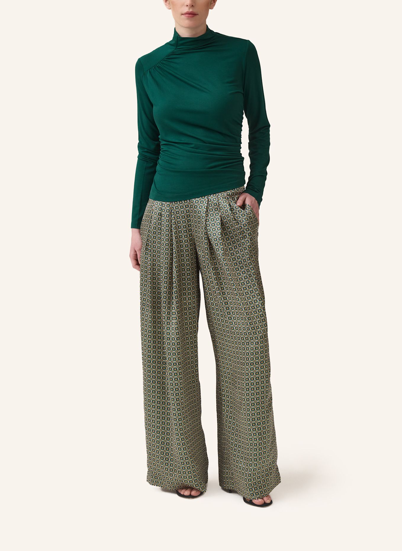 Helene Galwas Figurbetontes Longsleeve LETITIA: GRÜN