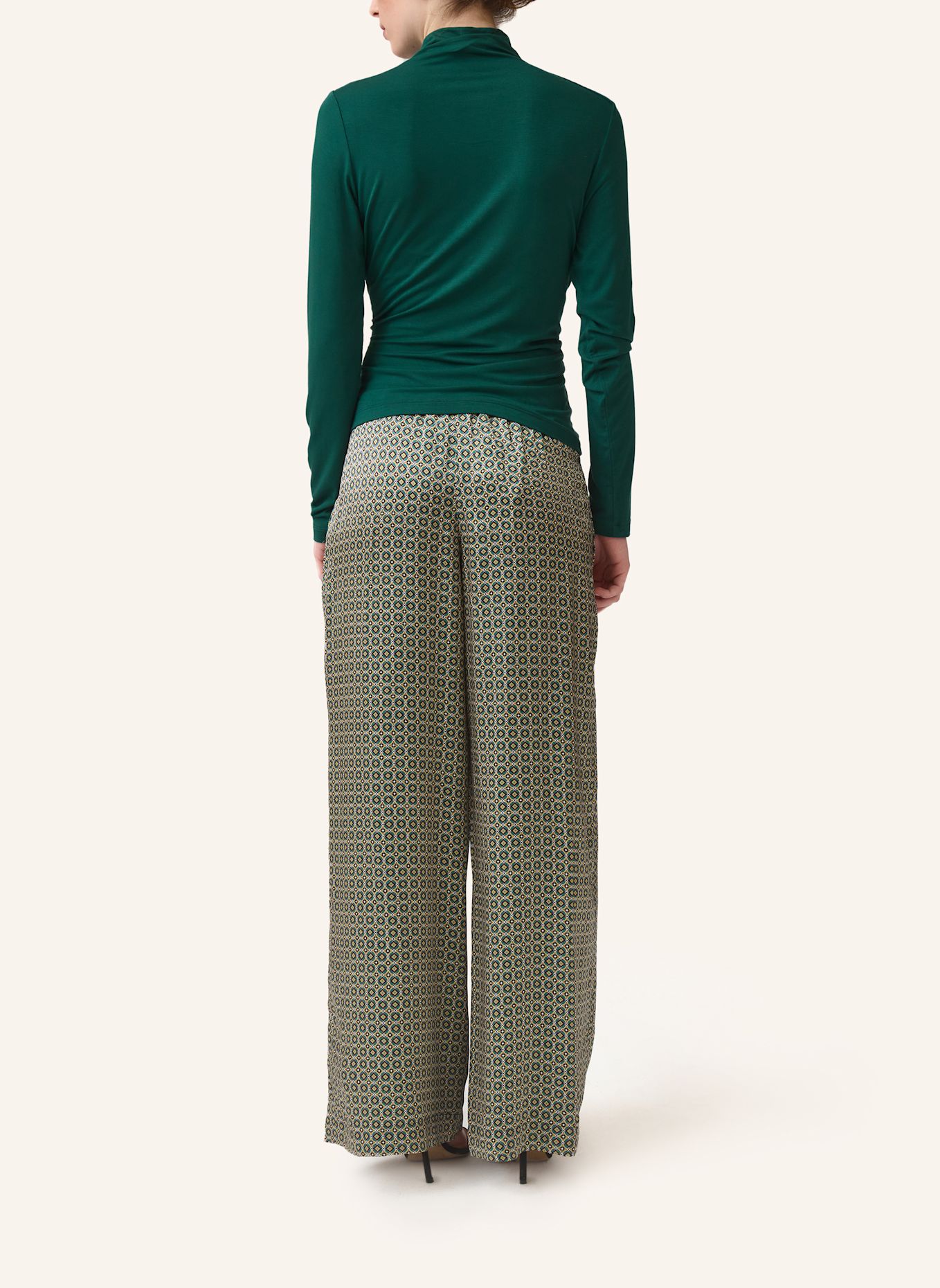Helene Galwas Figurbetontes Longsleeve LETITIA: GRÜN