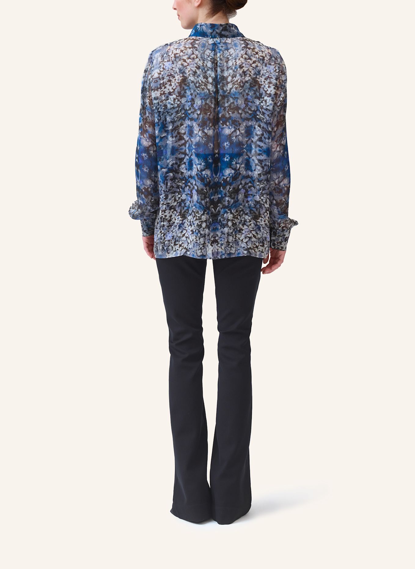 Helene Galwas Bluse aus bedruckter Chiffonseide LISA: BLAU