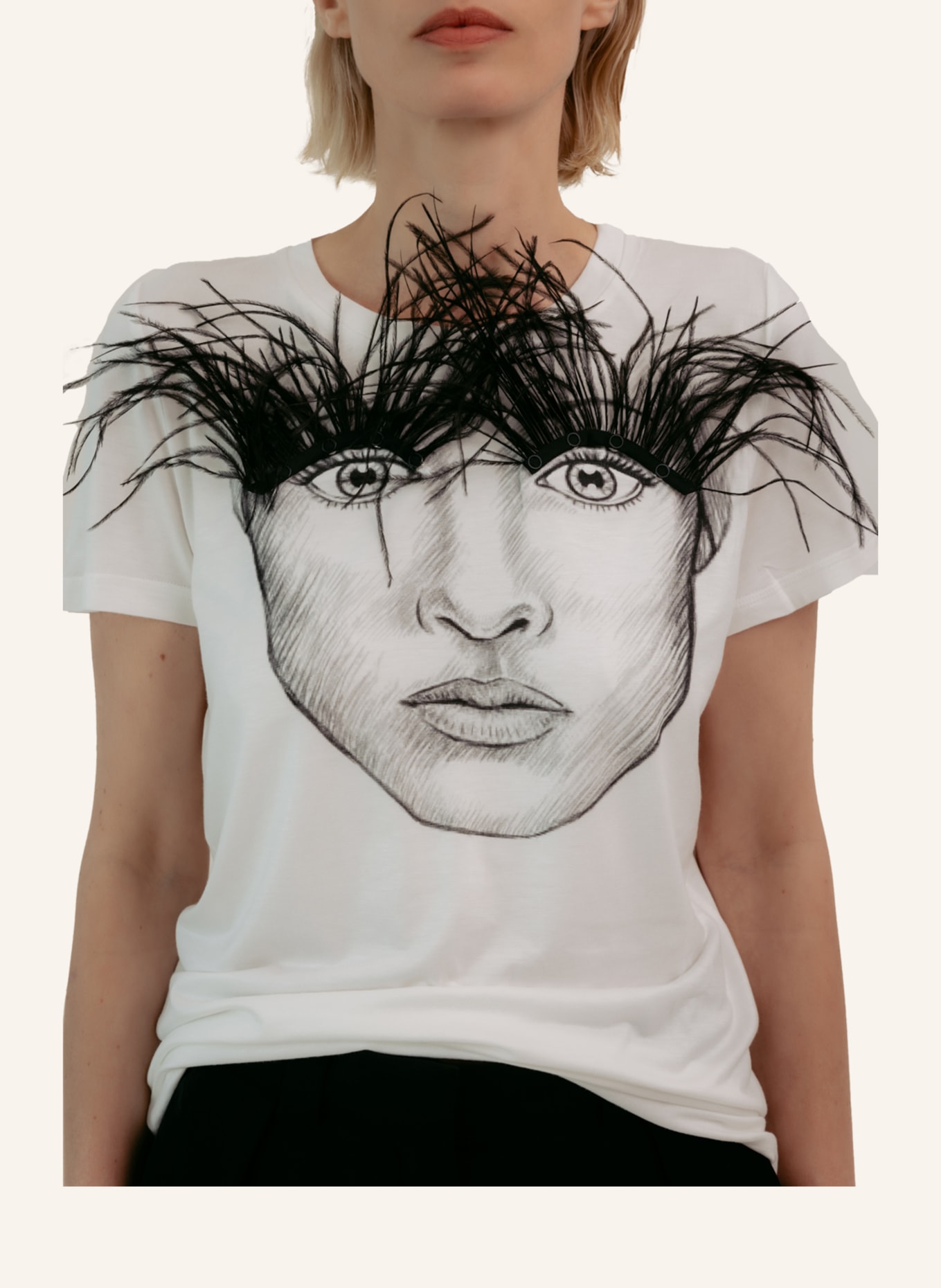 Helene Galwas Signature T-Shirt mit abnehmbaren Federn ANTONIA, Farbe: WEISS (Bild 3)