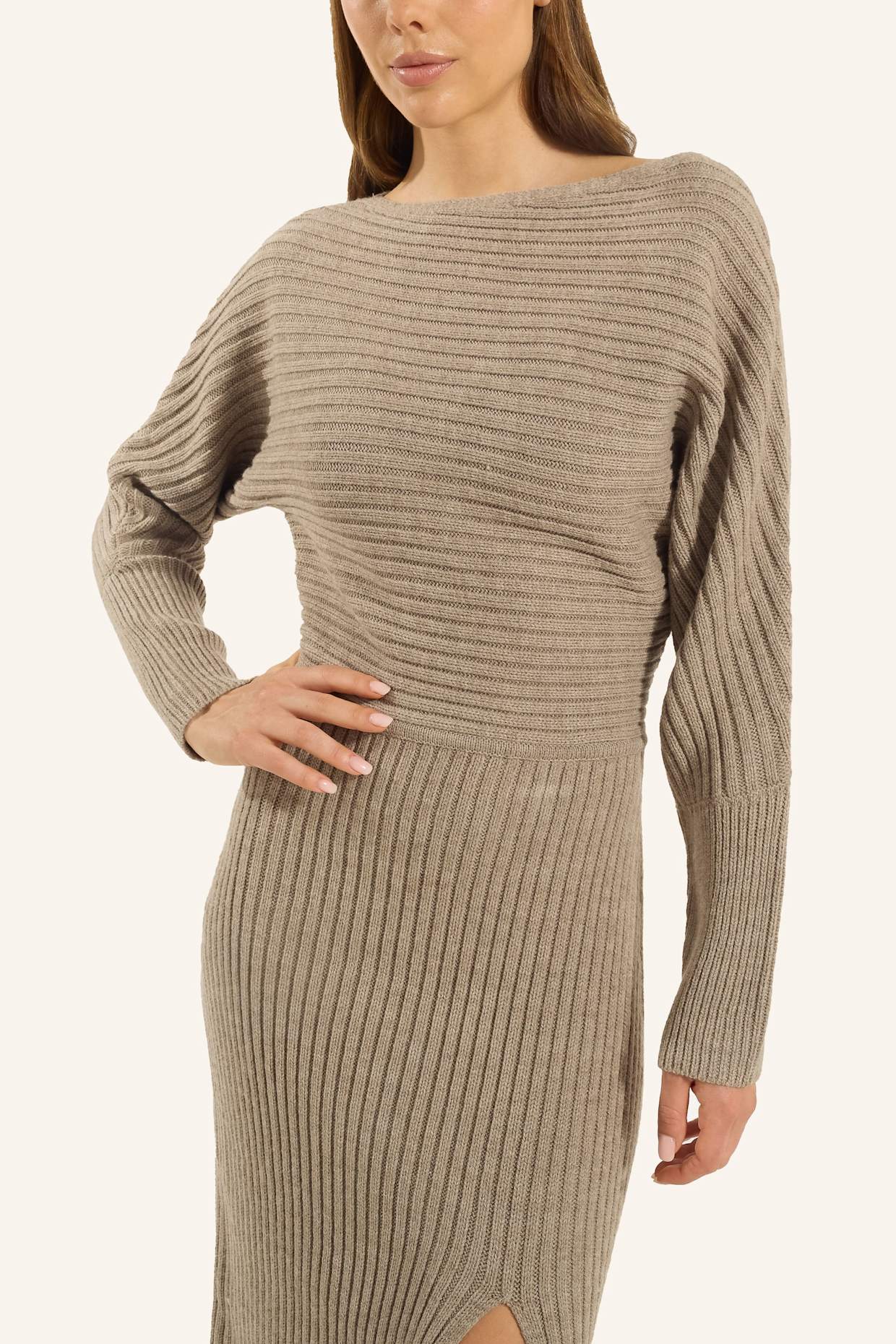 ADLYSH Kleid STRICKKLEID MIT MERINOWOLLE: BRAUN