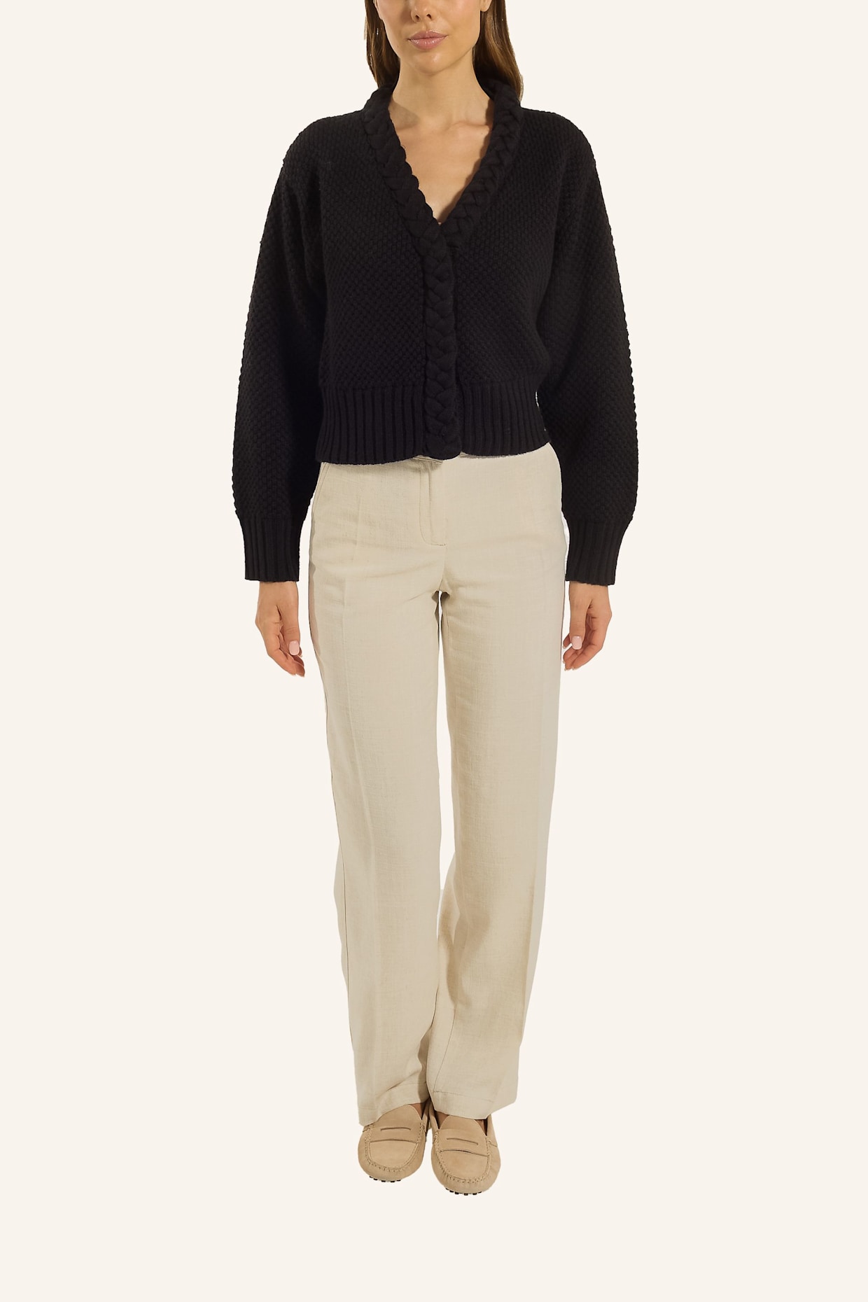 ADLYSH WOLLCARDIGAN MIT ZOPFSTRICK DETAIL: SCHWARZ