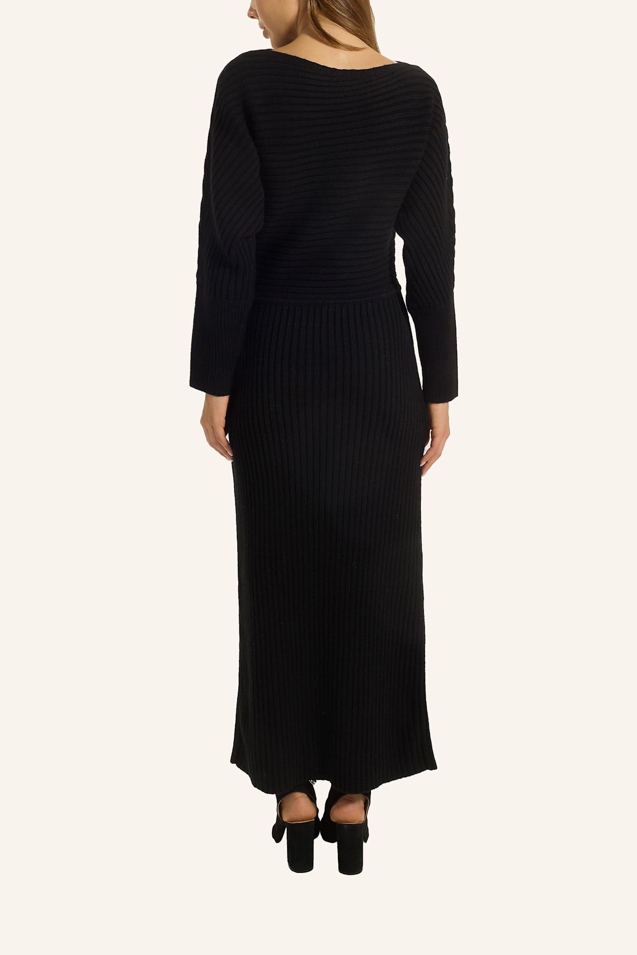 ADLYSH STRICKKLEID MIT MERINOWOLLE: SCHWARZ