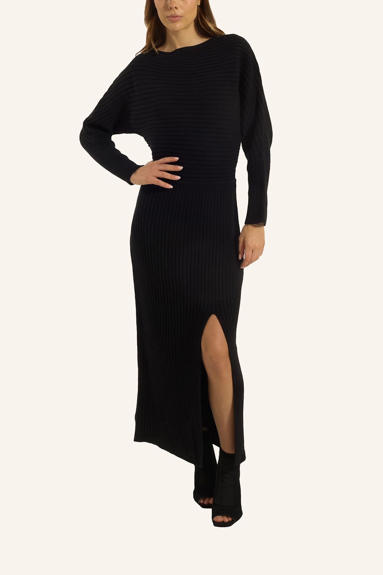 ADLYSH STRICKKLEID MIT MERINOWOLLE: SCHWARZ