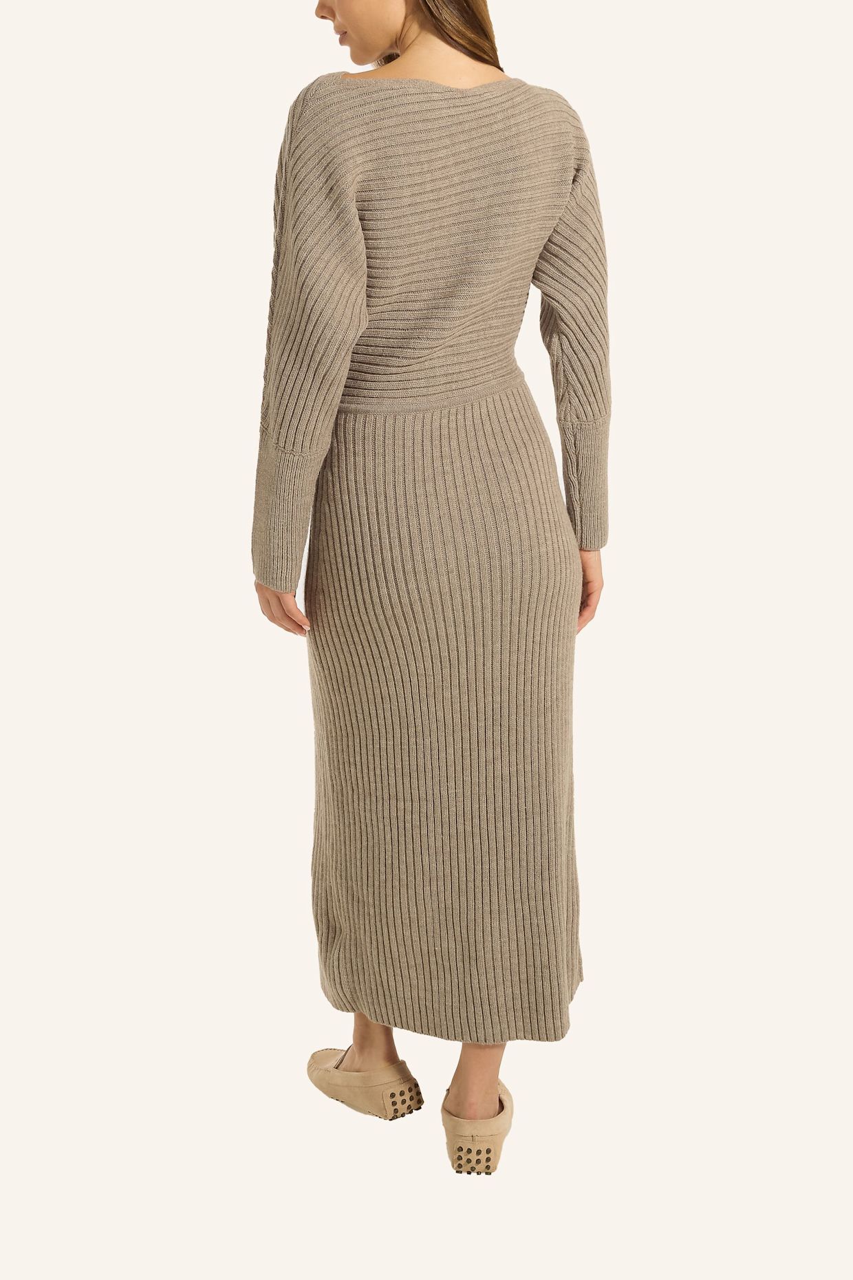 ADLYSH Kleid STRICKKLEID MIT MERINOWOLLE: BRAUN