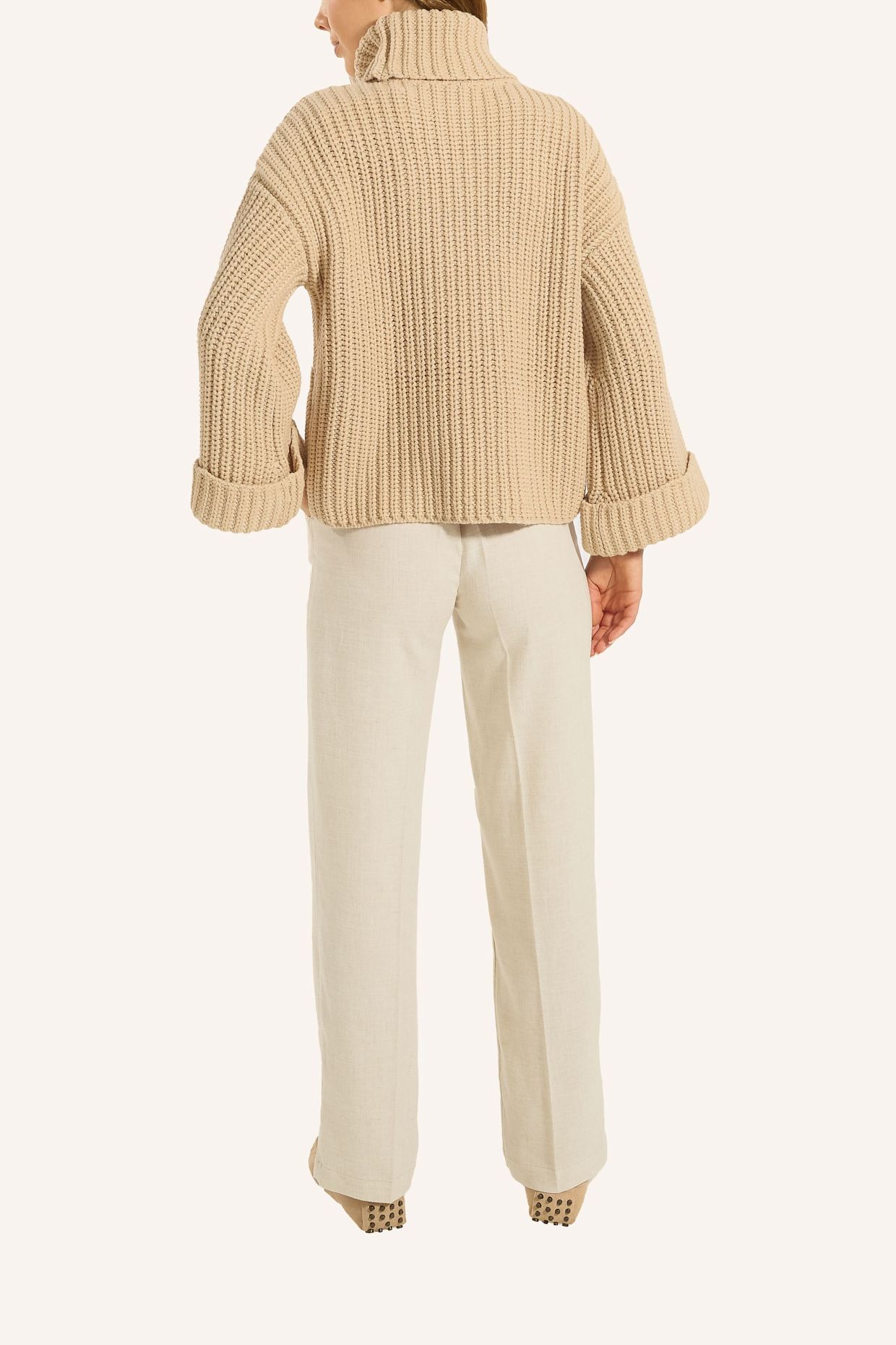 ADLYSH CHUNKY ROLLKRAGEN PULLOVER: BEIGE