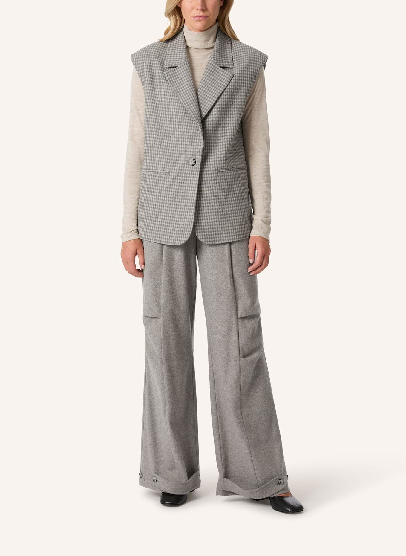 Malej Weste: GRAU/ SCHWARZ