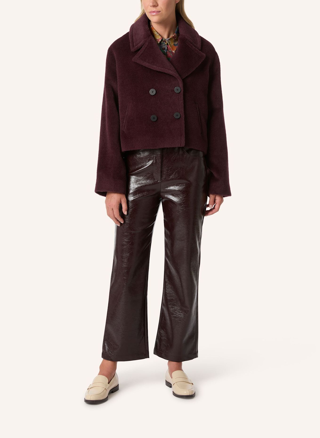 Malej Jacke: DUNKELROT