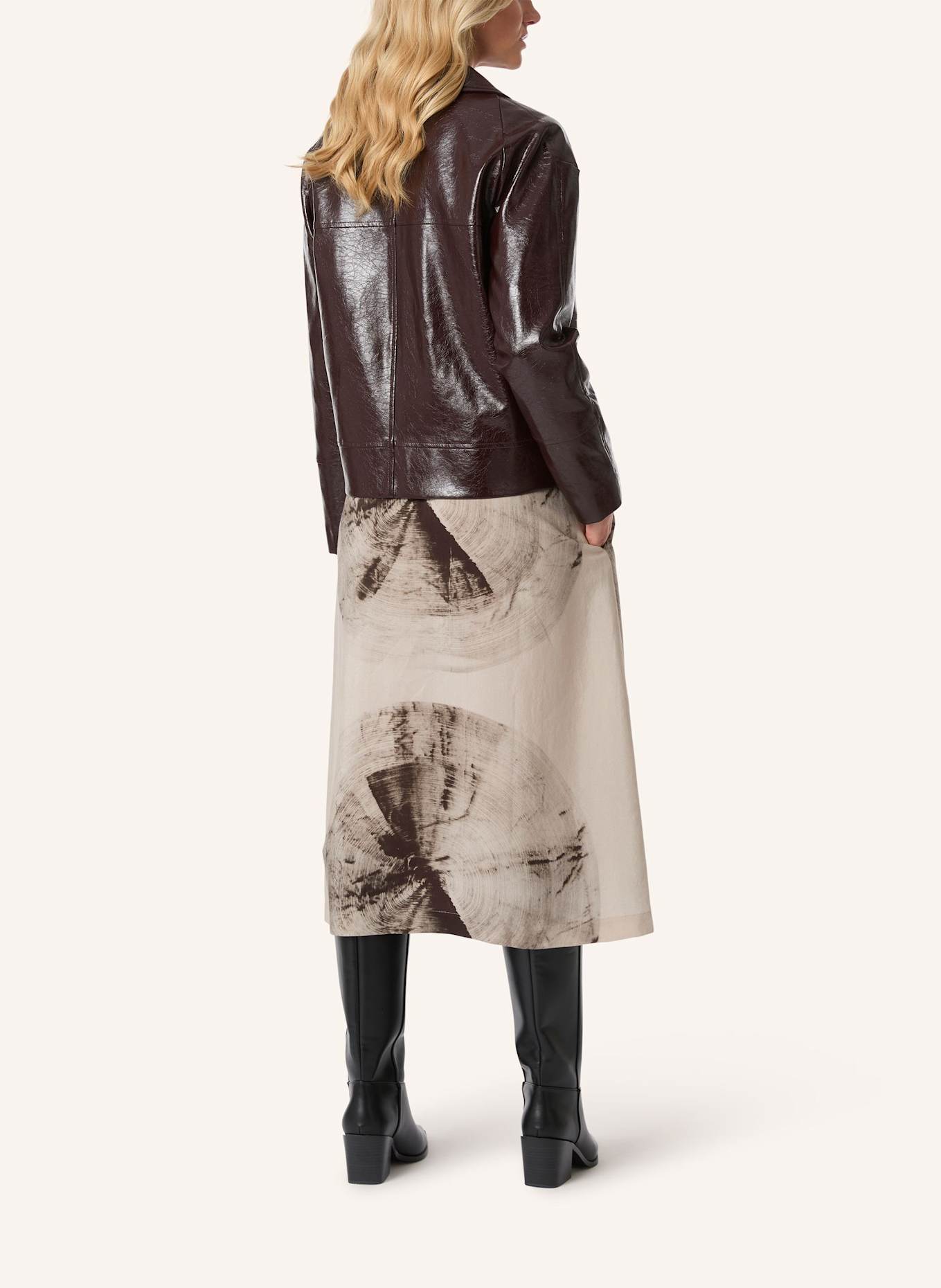 Malej Jacke: DUNKELROT