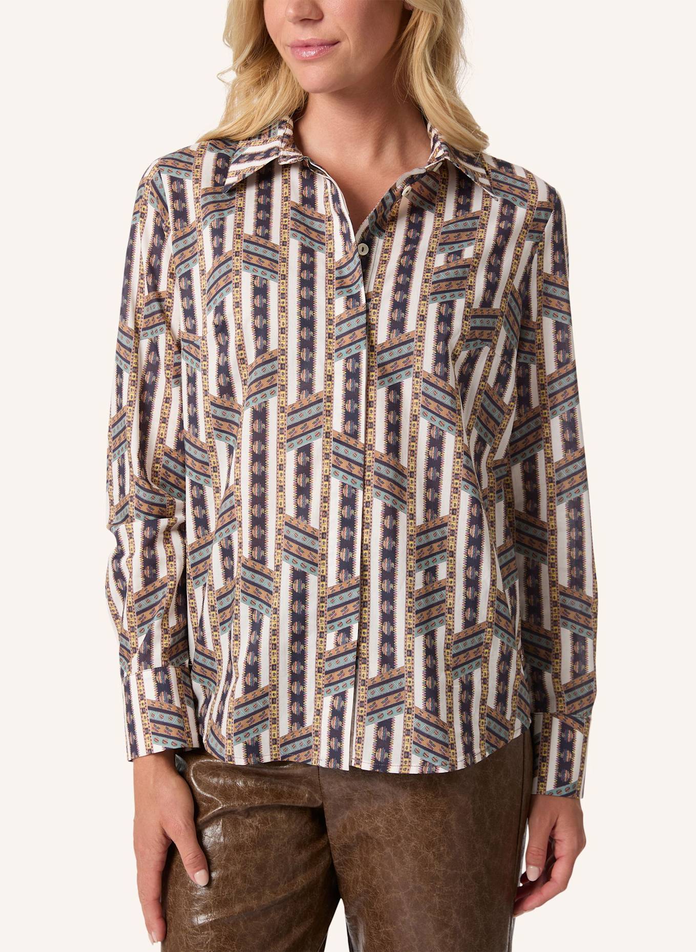 Malej Bluse: DUNKELROT/ DUNKELBLAU/ CAMEL/ ECRU