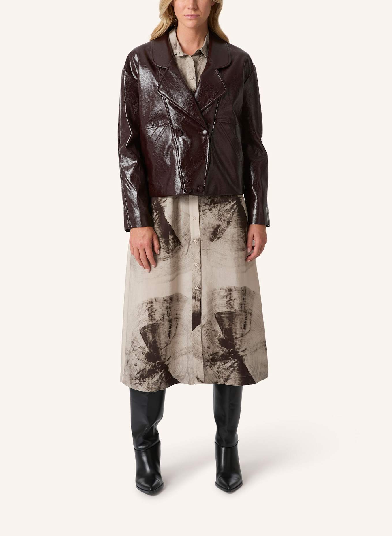 Malej Jacke: DUNKELROT