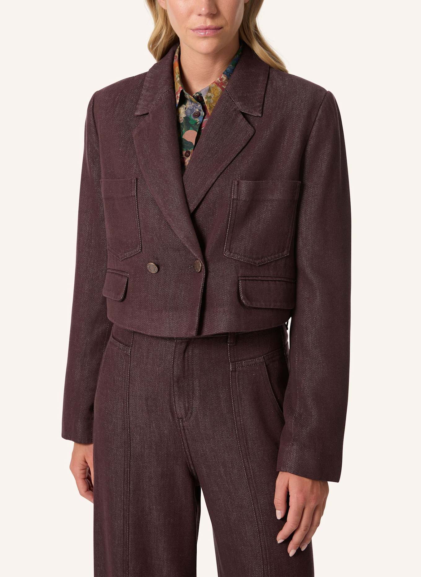 Malej Jacke: DUNKELROT