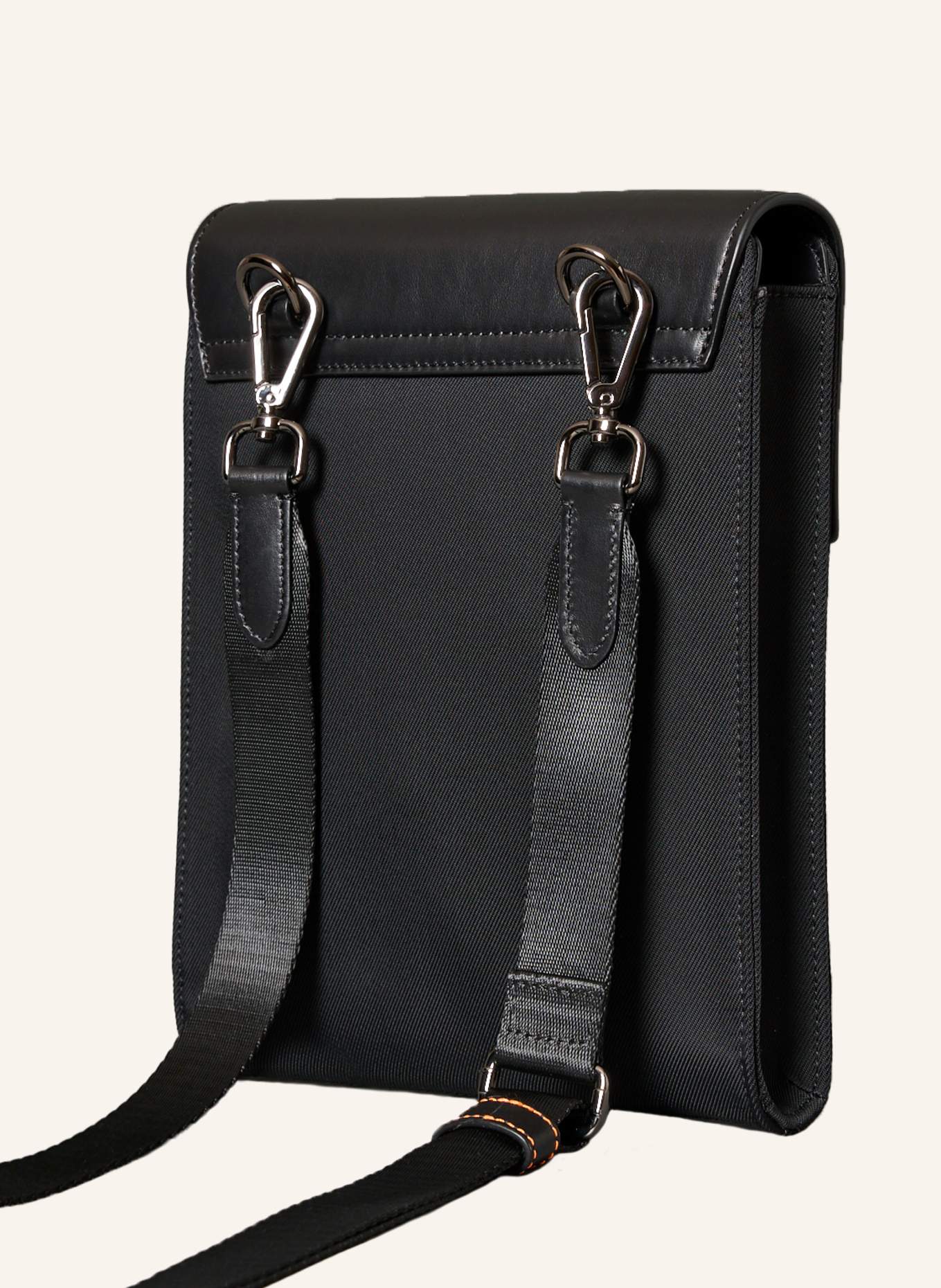 GEBAUER & GEBAUER Umhängetasche FREEMAN: SCHWARZ