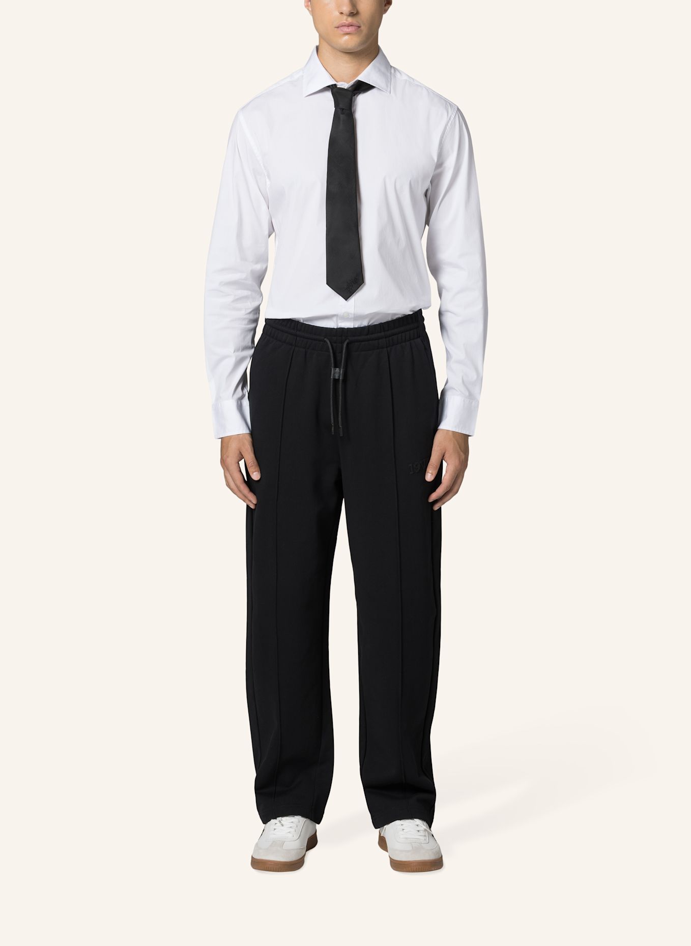 19V69 ITALIA Jogginghose Michele Street: SCHWARZ
