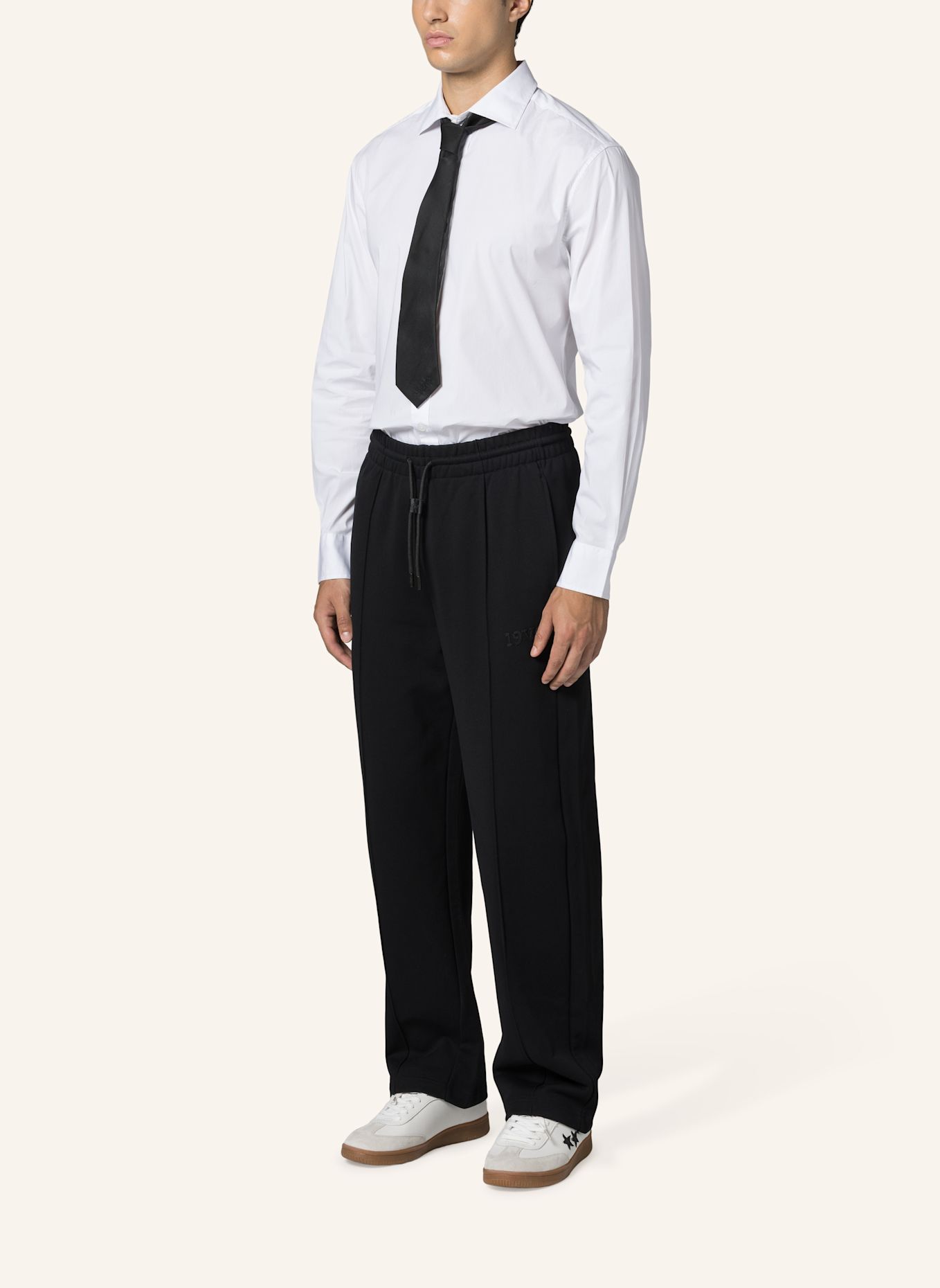 19V69 ITALIA Jogginghose Michele Street: SCHWARZ
