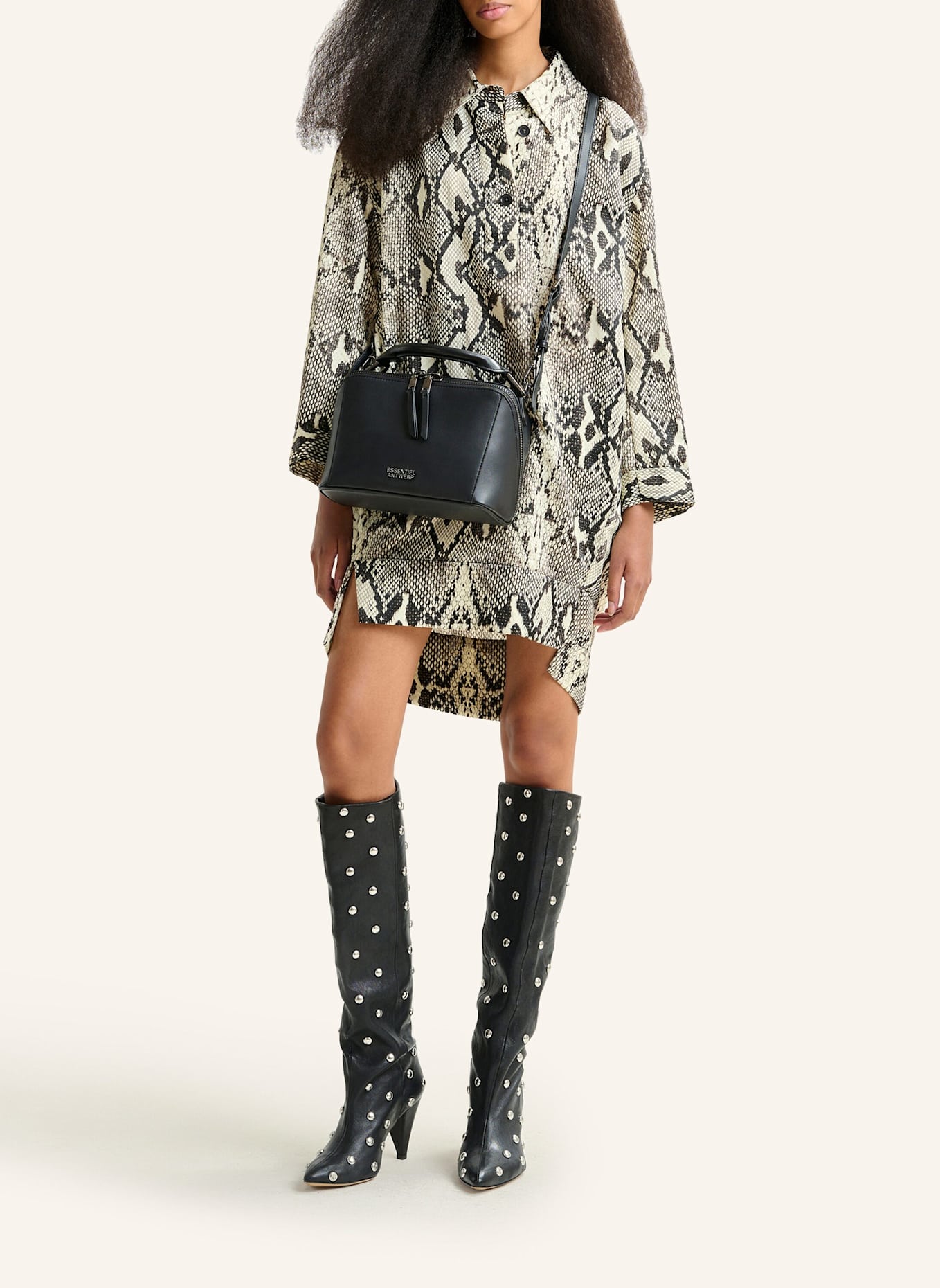 ESSENTIEL ANTWERP Schultertasche IBASIC: SCHWARZ