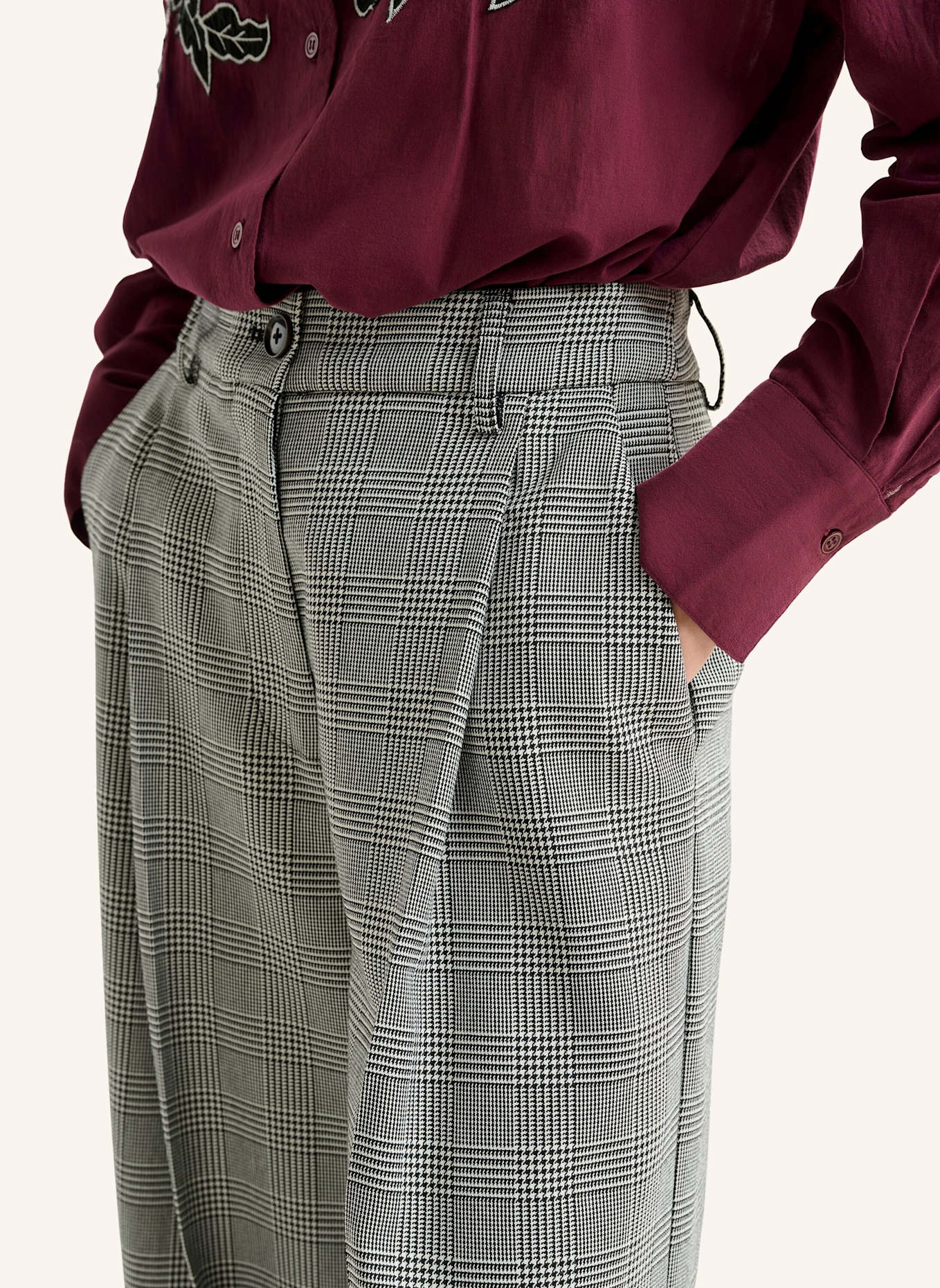 ESSENTIEL ANTWERP Hose INVEST: GRAU/ SCHWARZ