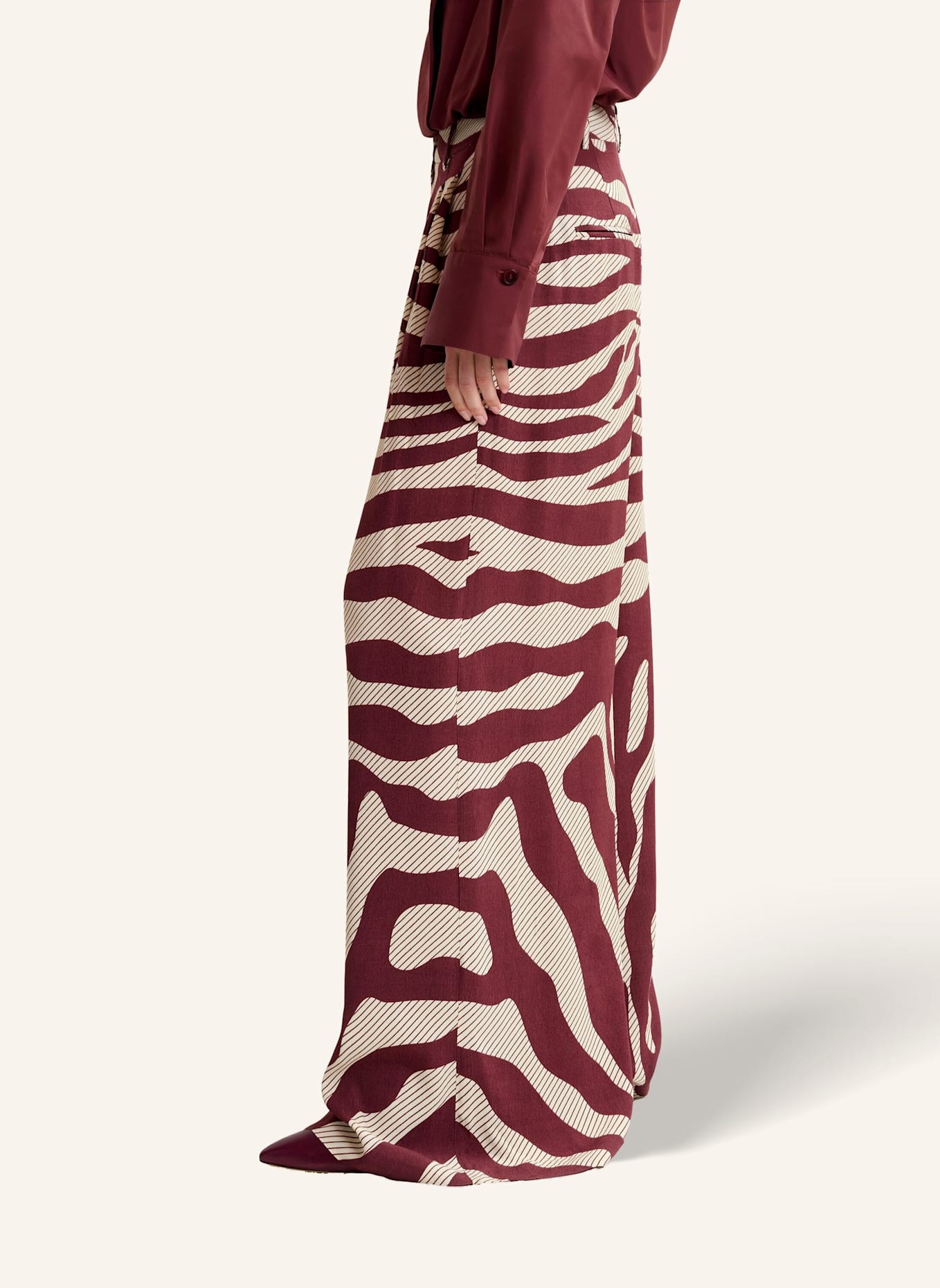 ESSENTIEL ANTWERP Hose IWIDE: ROT/ WEISS