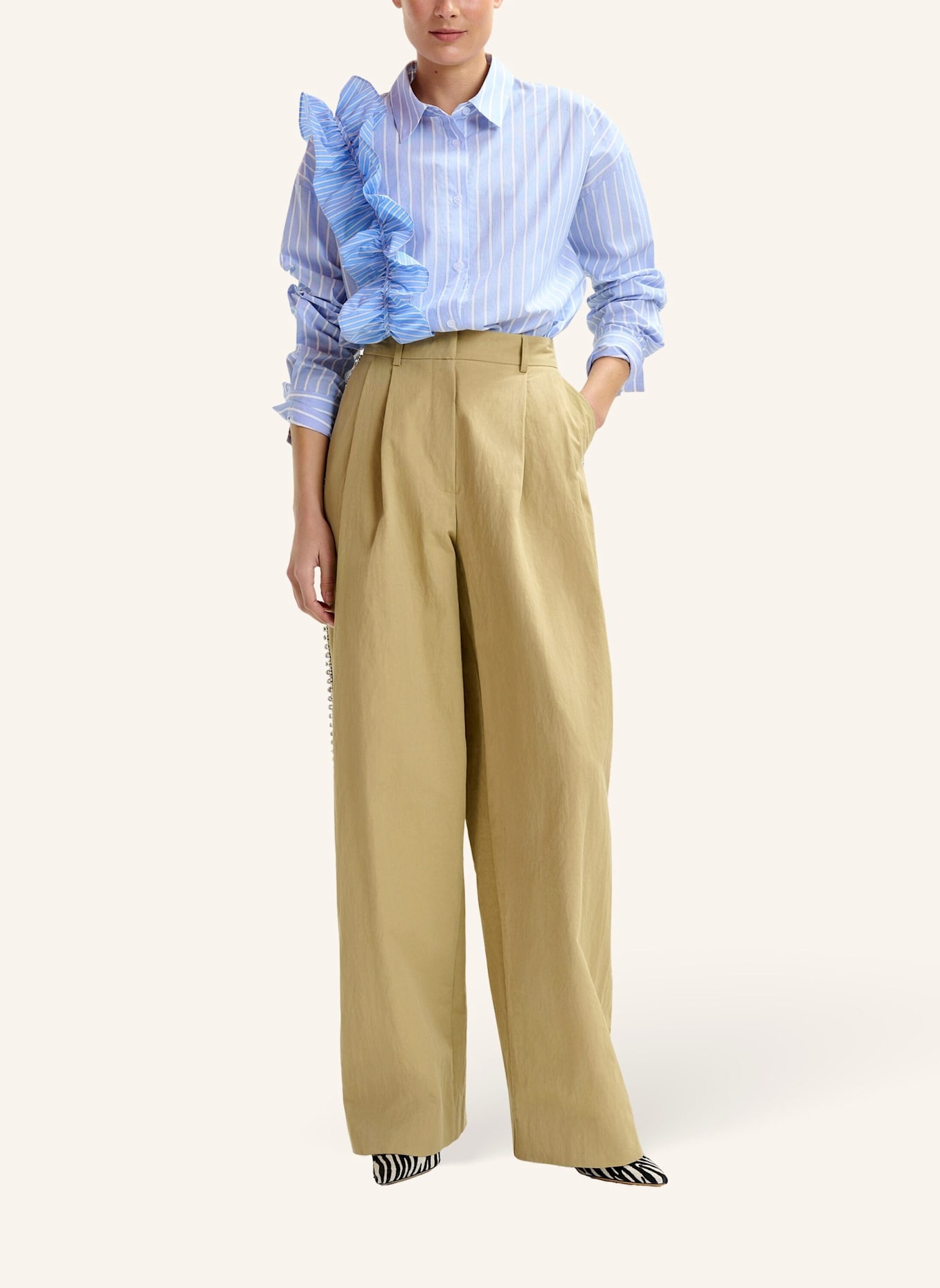 ESSENTIEL ANTWERP Hemdbluse IBODY mit Rüschen: BLAU/ WEISS