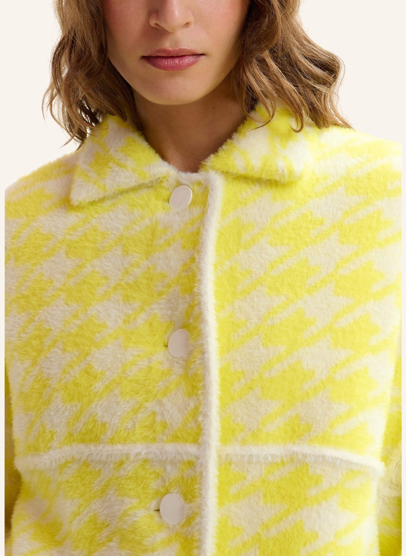 ESSENTIEL ANTWERP Strickjacke JOKING: GELB/ WEISS