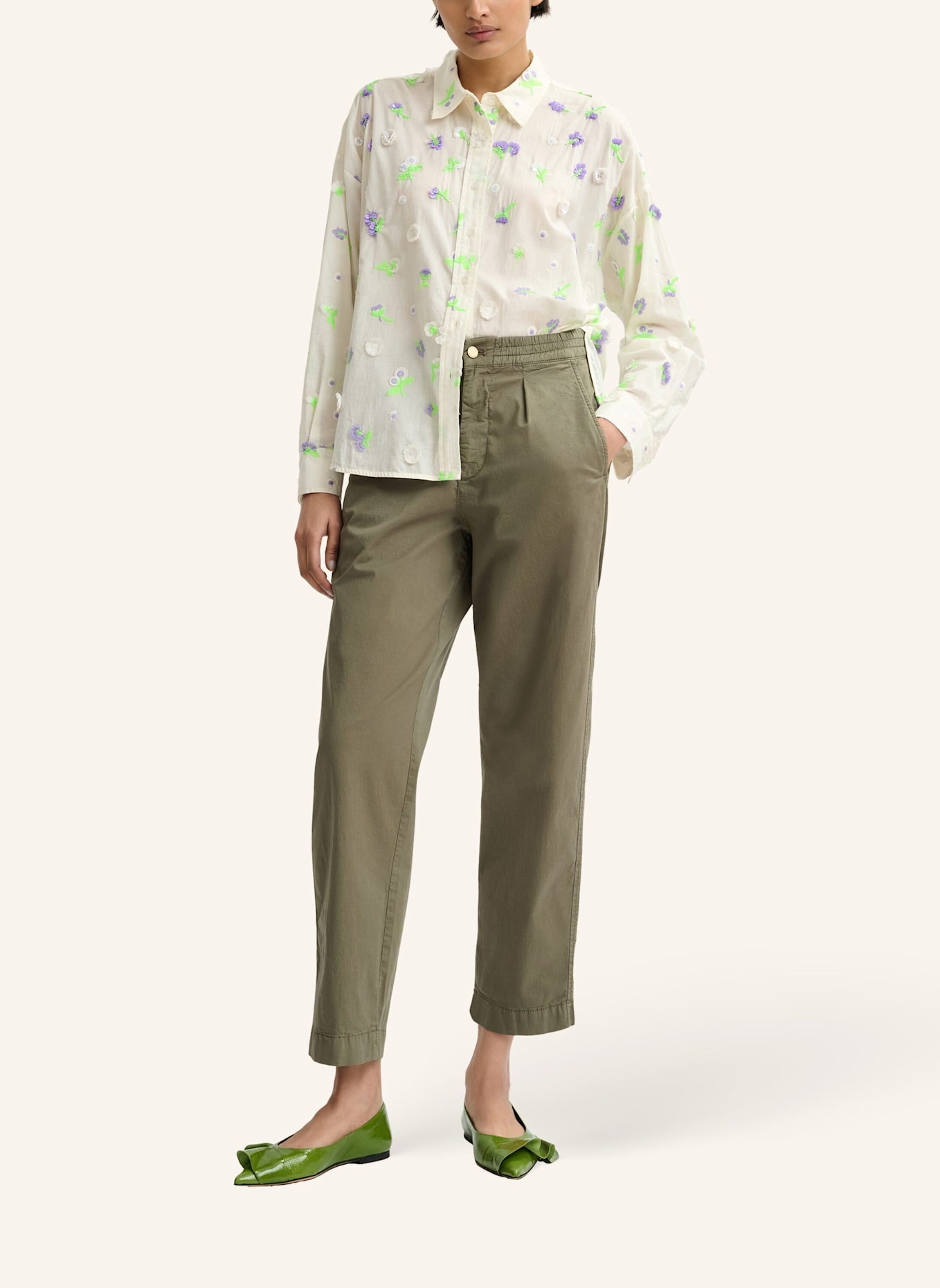 ESSENTIEL ANTWERP Hemdbluse JIMENA mit Pailletten und Stickereien: GRÜN/ BEIGE