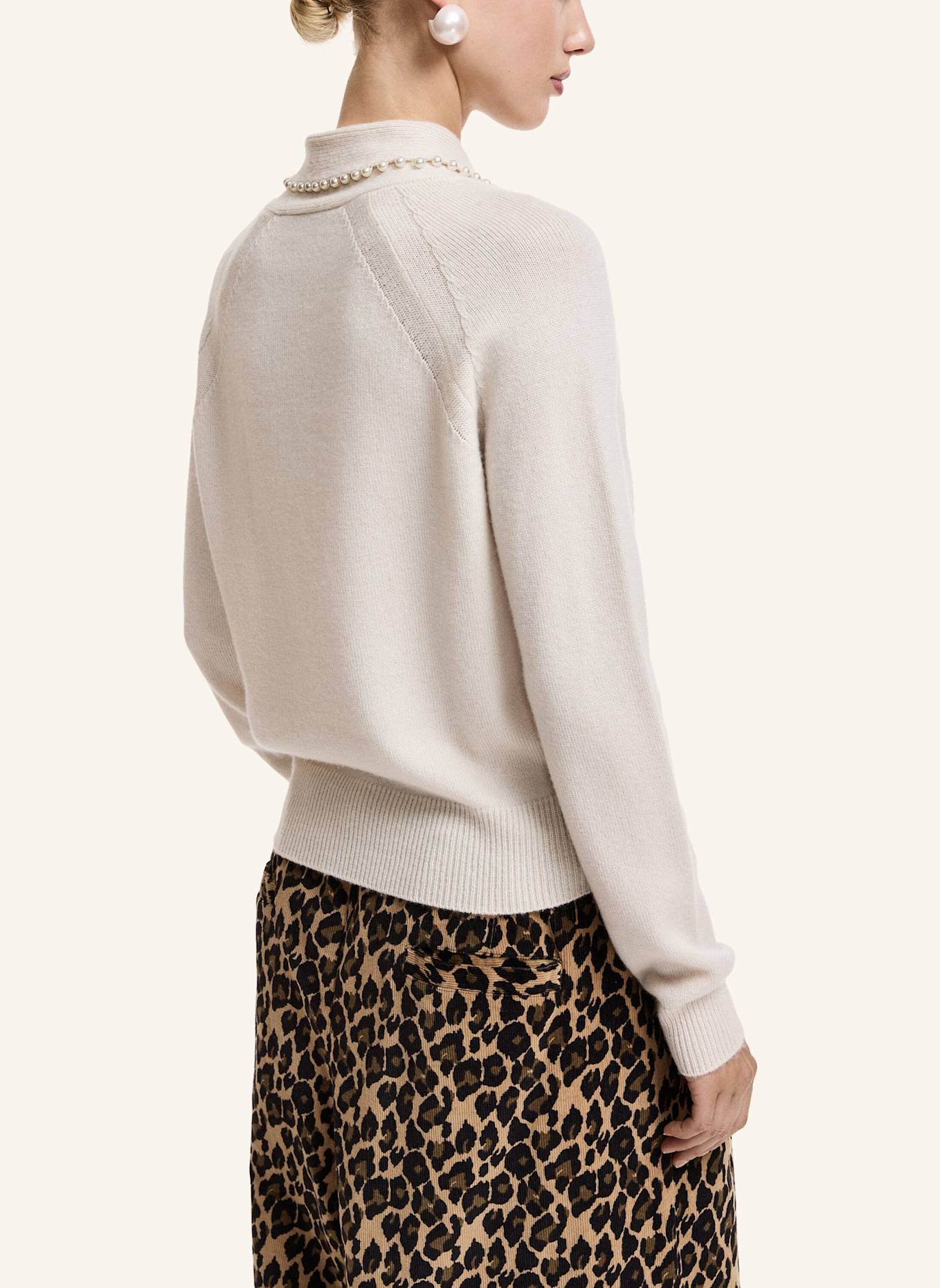 ESSENTIEL ANTWERP Pullover KASA mit Schluppe und Schmuckperlen: WEISS