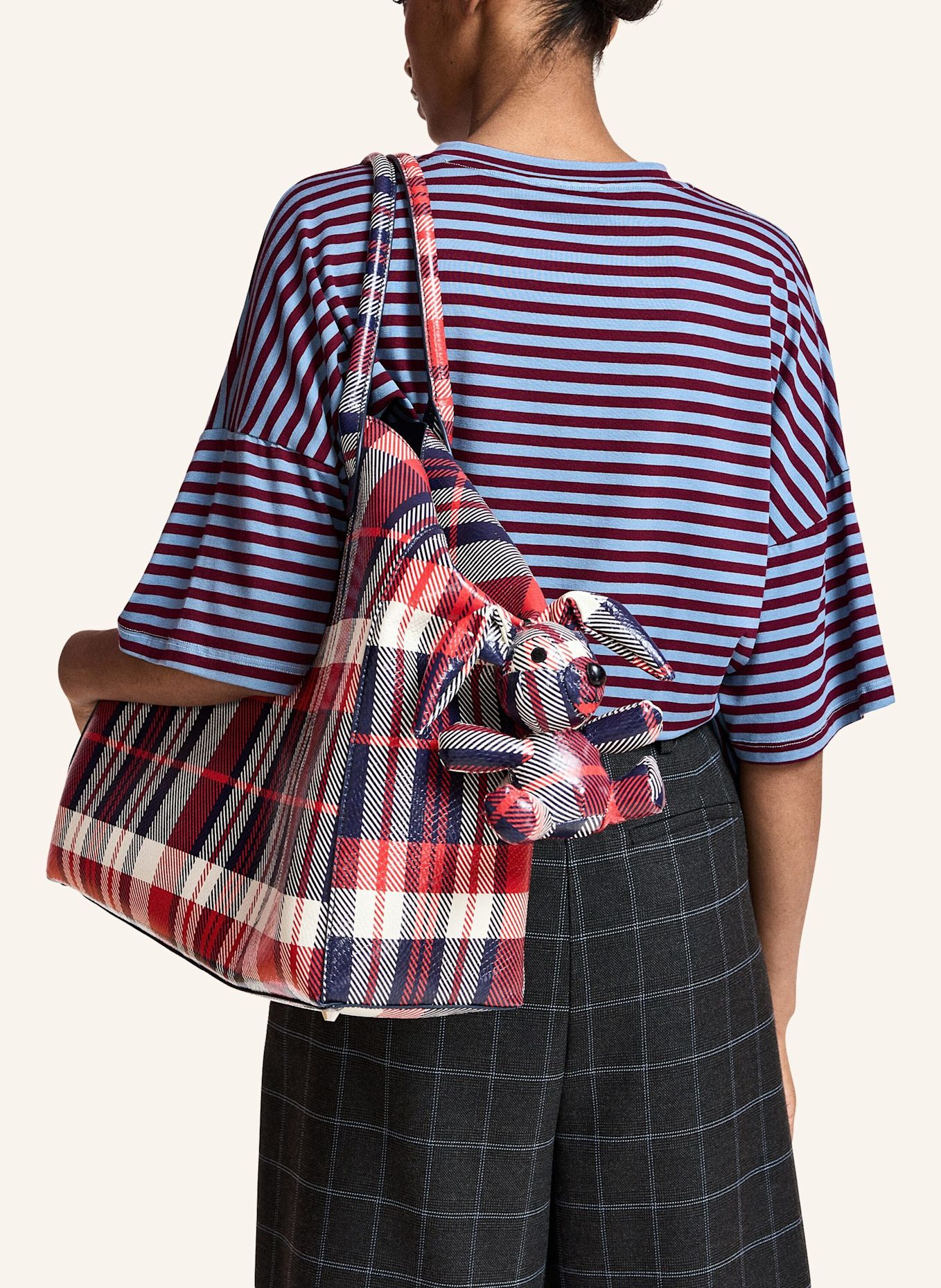 ESSENTIEL ANTWERP T-shirt KRISS: ROT / GOLD / HELLBLAU