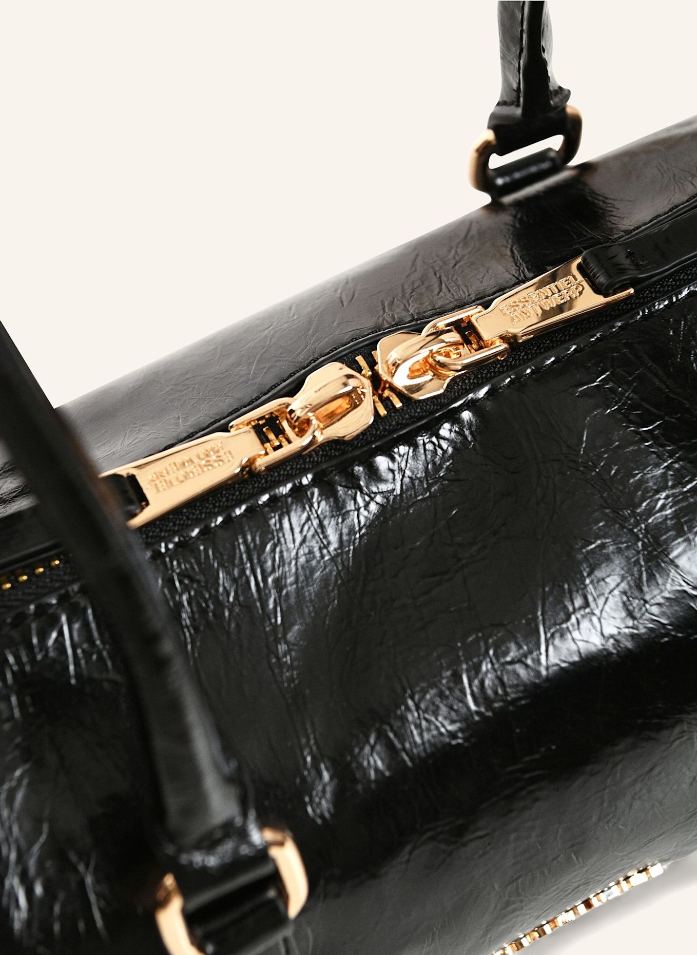 ESSENTIEL ANTWERP Tasche KENNETH: SCHWARZ / GOLD