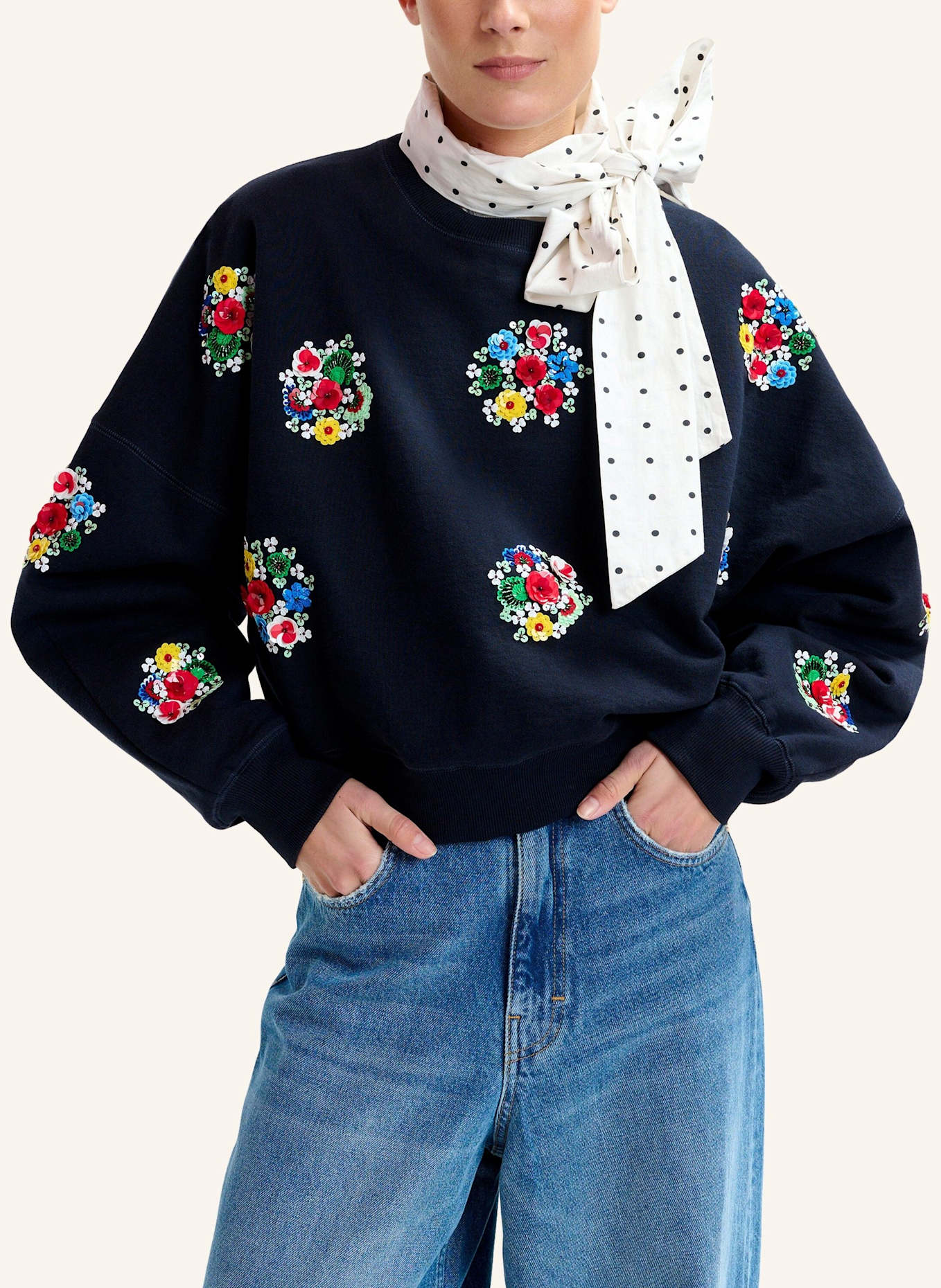 ESSENTIEL ANTWERP Sweatshirt ITRO mit Pailletten und Schmuckperlen: BLAU