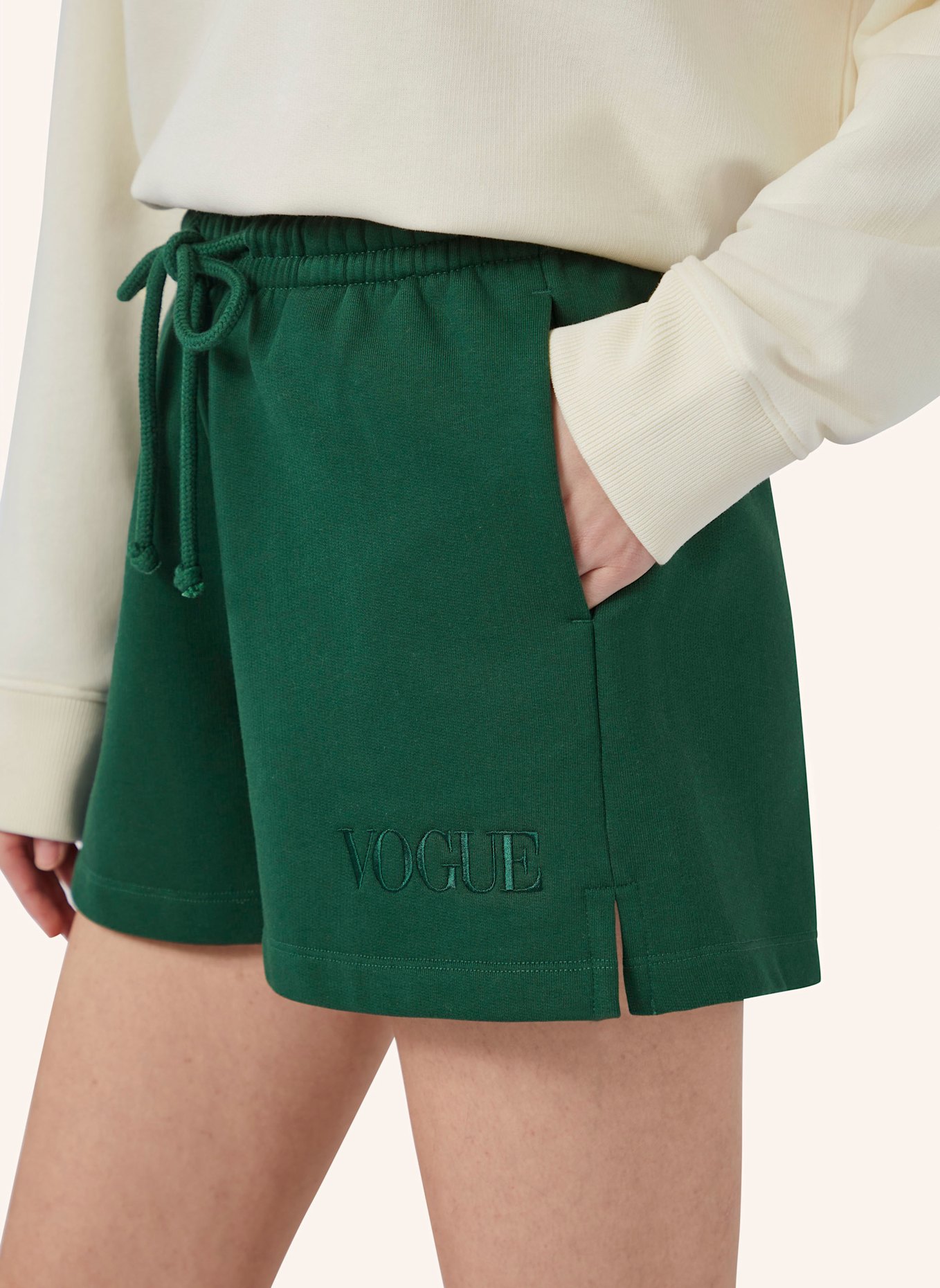 VOGUE COLLECTION Sweatshorts: GRÜN